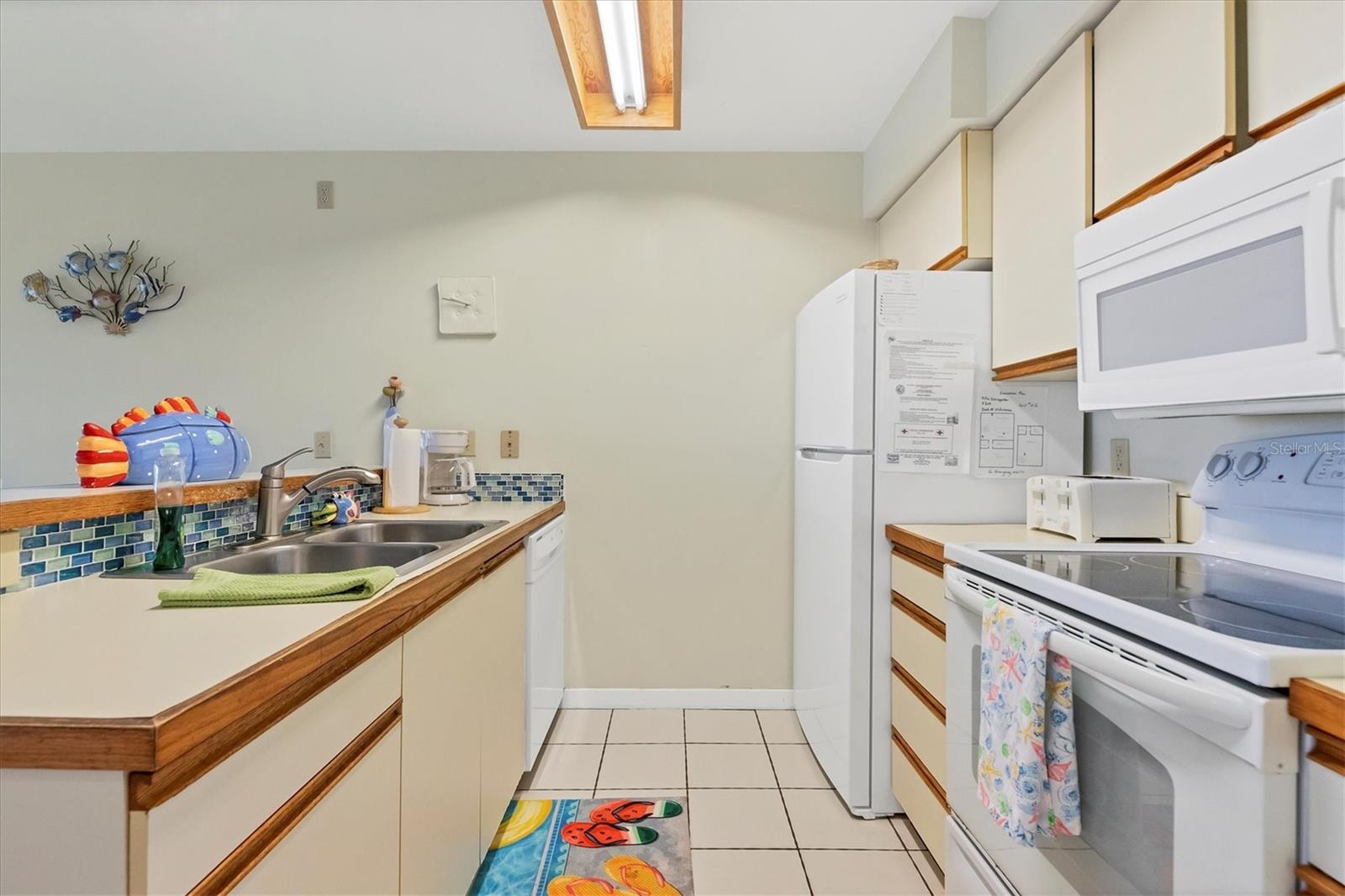 HIDEAWAY BAY BEACH CLUB PH 01 - Residential Lease