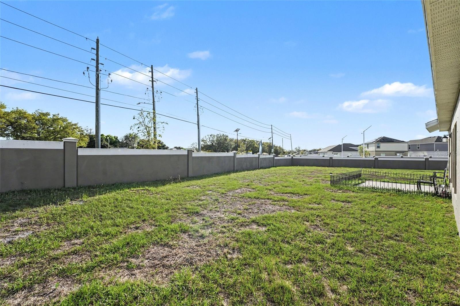 LEOMAS LNDG PH 1 - Residential