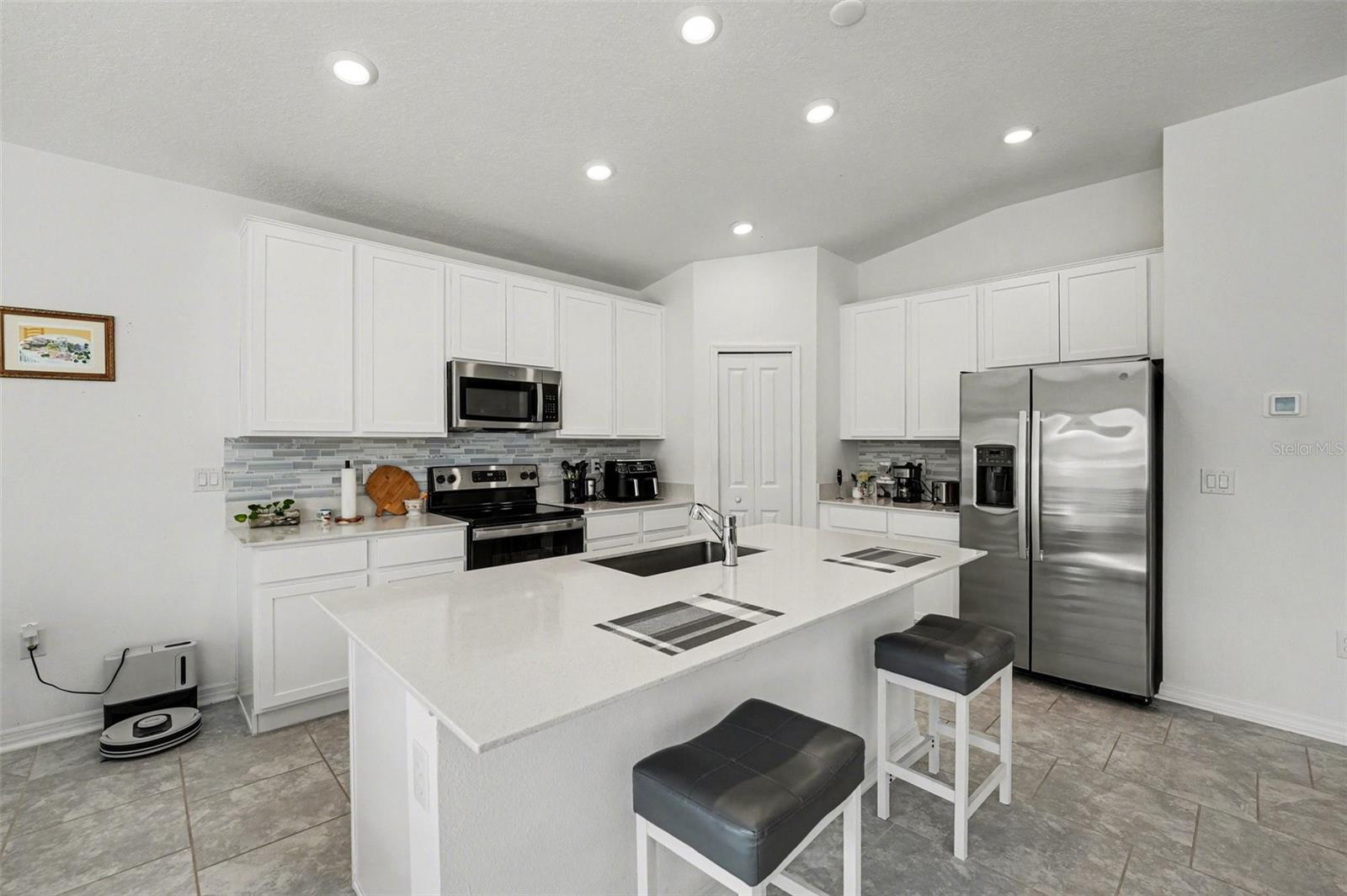 LEOMAS LNDG PH 1 - Residential