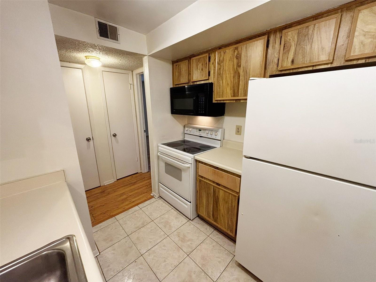 NORTH OAKS CONDO III - Residential