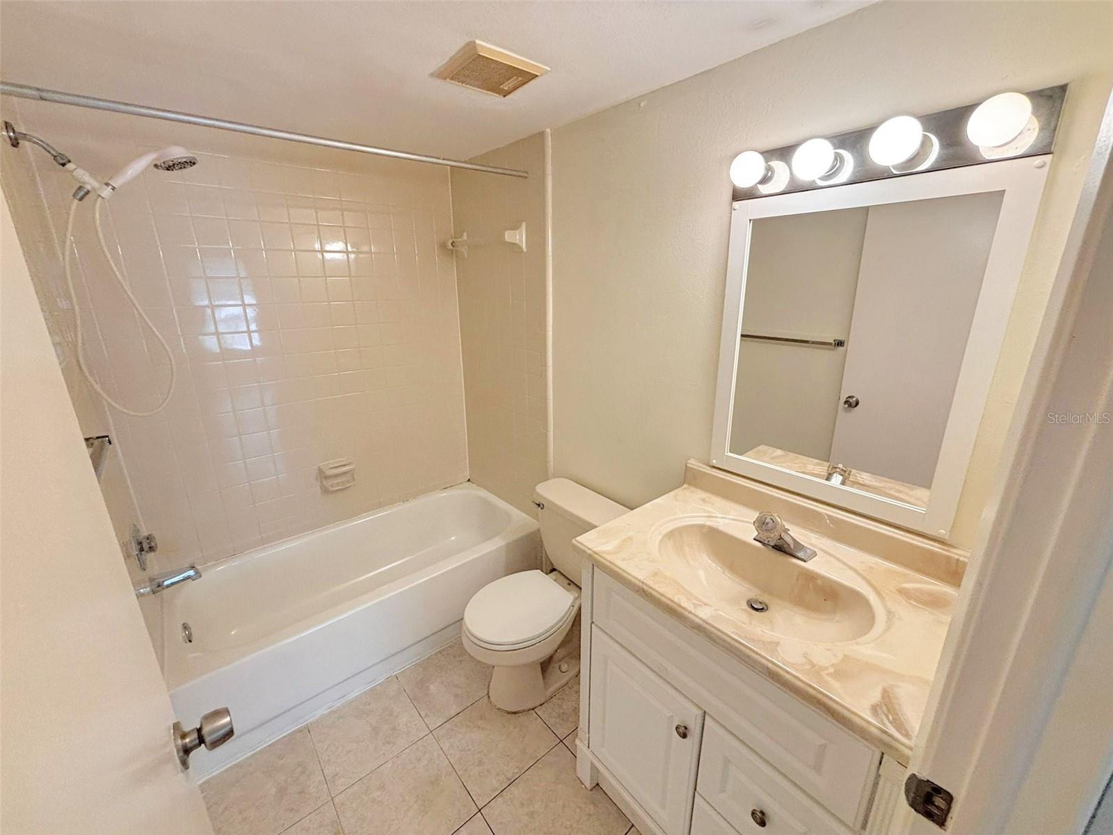 NORTH OAKS CONDO III - Residential