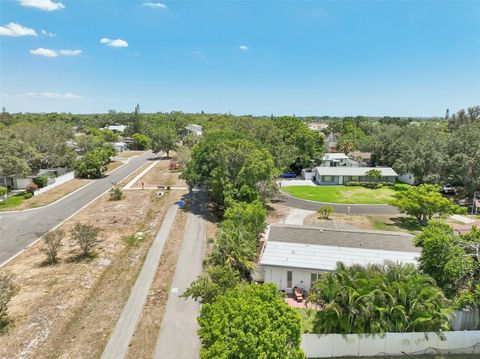 A home in SEMINOLE