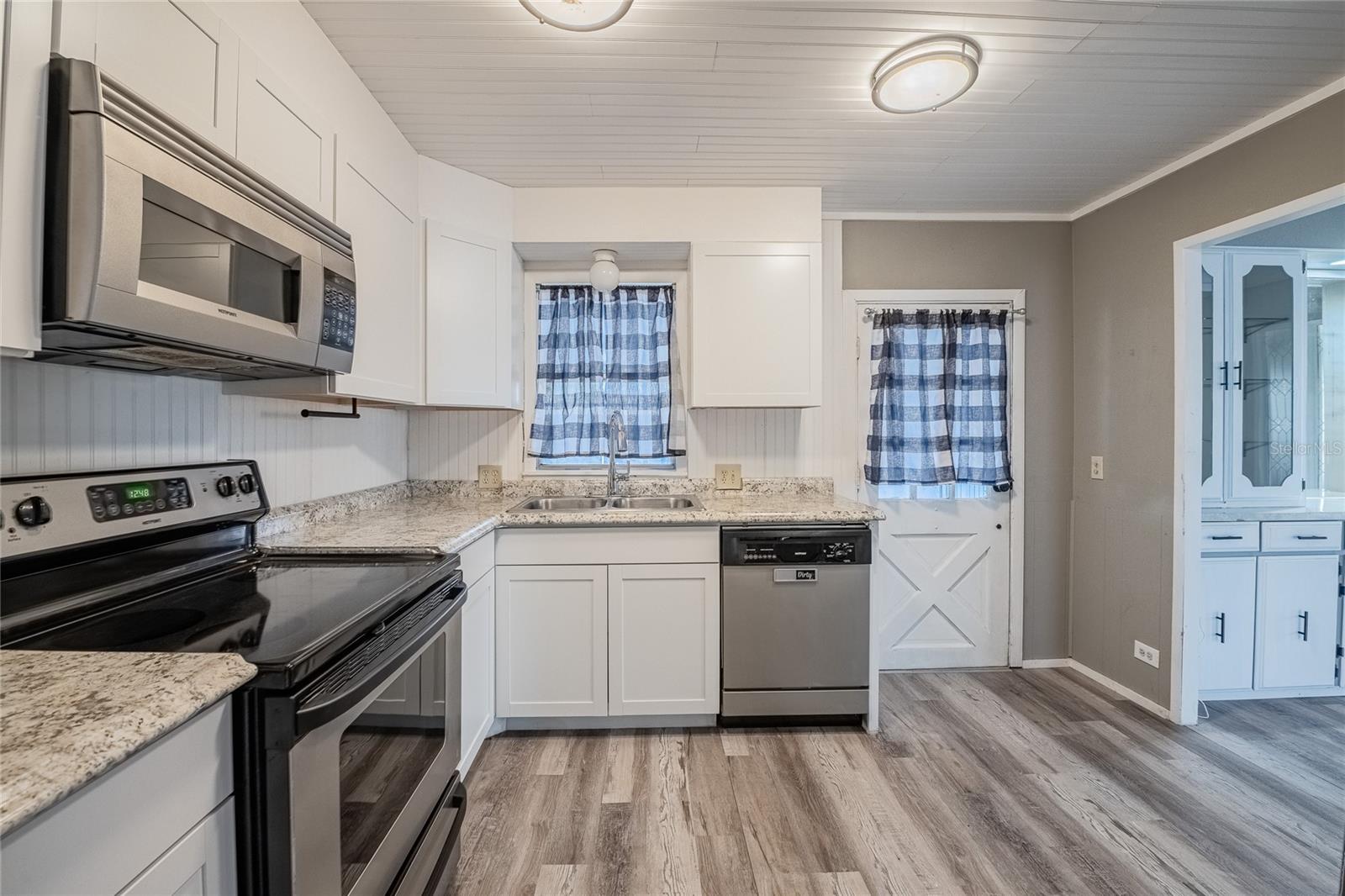 CRYSTAL LAKE ESTATES - Residential