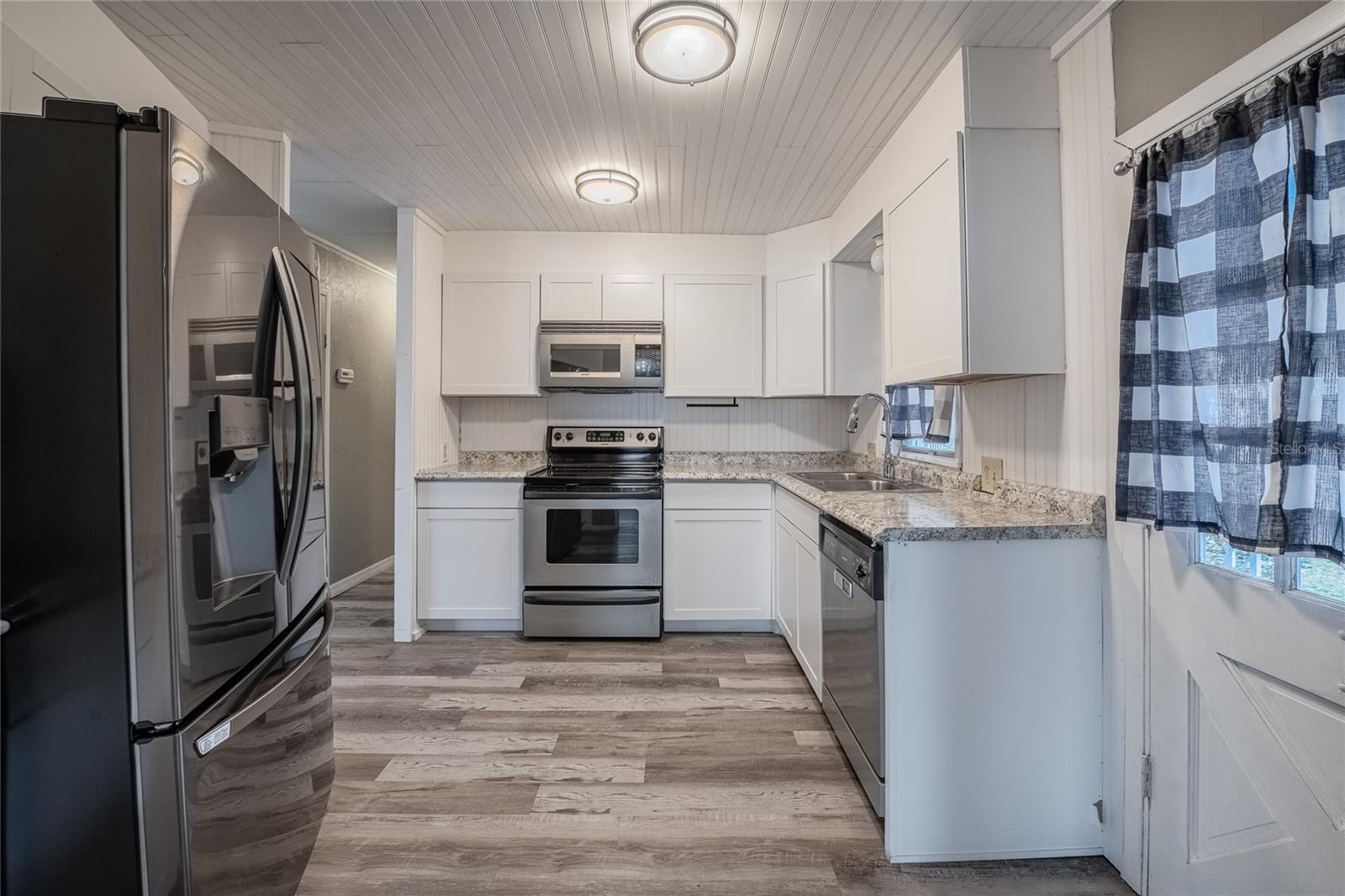 CRYSTAL LAKE ESTATES - Residential