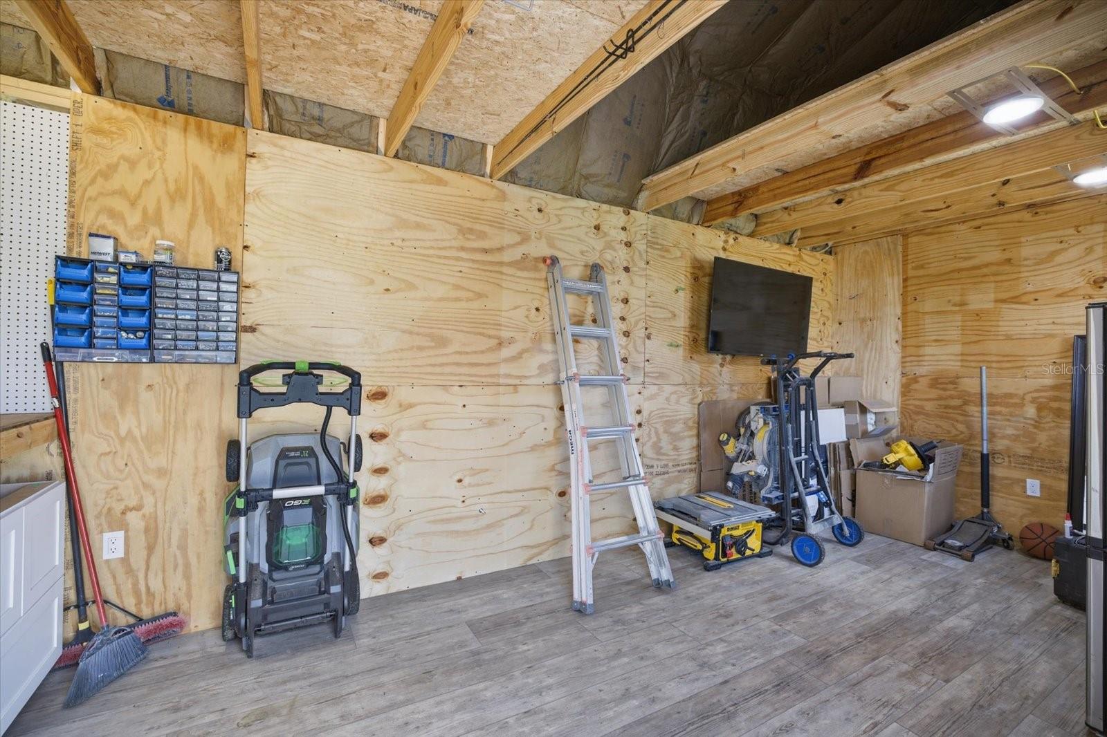 EAST VENICE - Residential