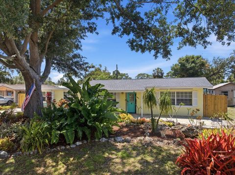 Photo of 1212 Pineland Avenue, Venice, FL 34285 (MLS # N6144041)