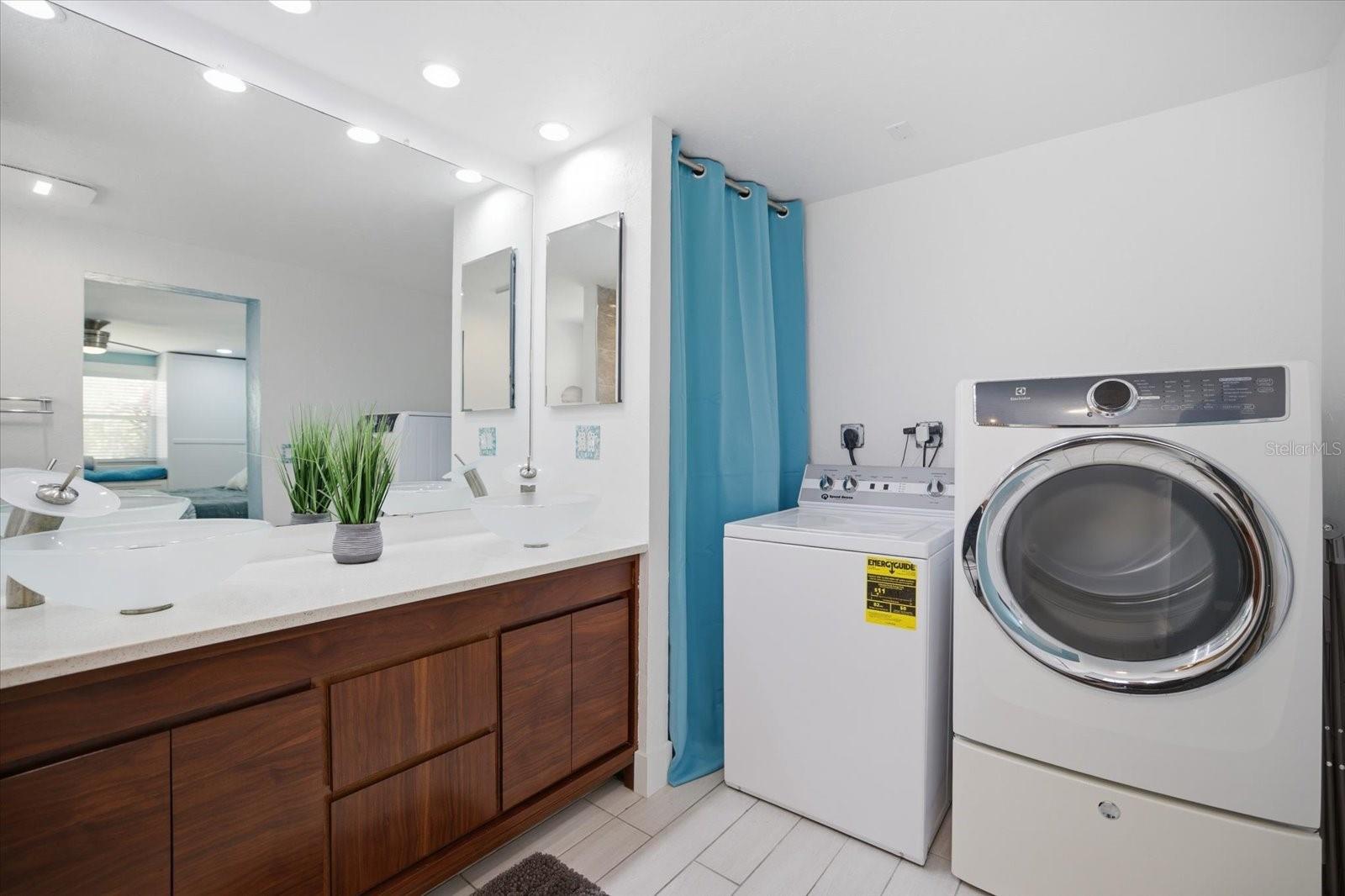 EAST VENICE - Residential