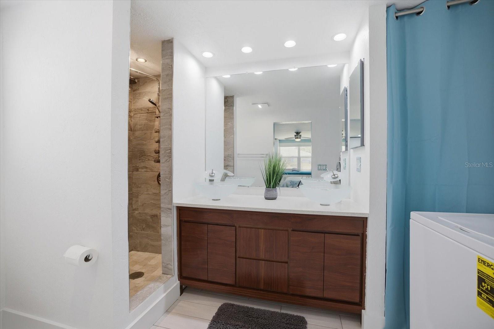 EAST VENICE - Residential