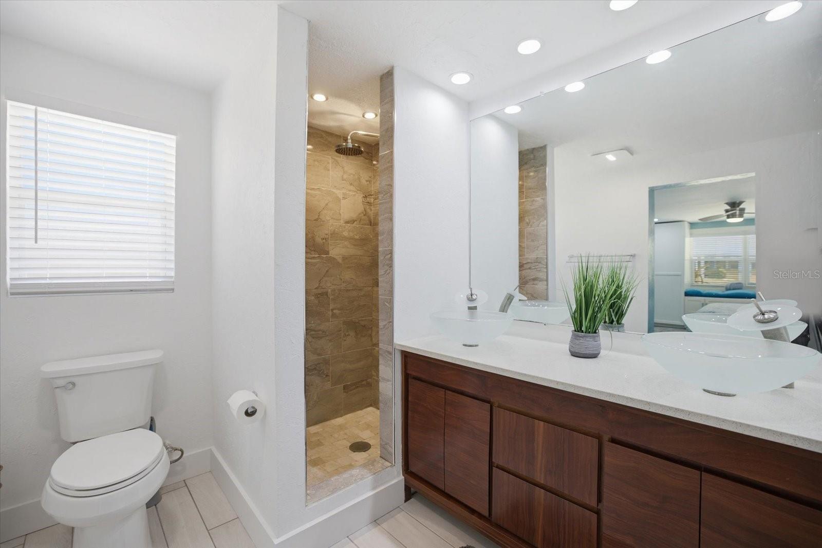 EAST VENICE - Residential