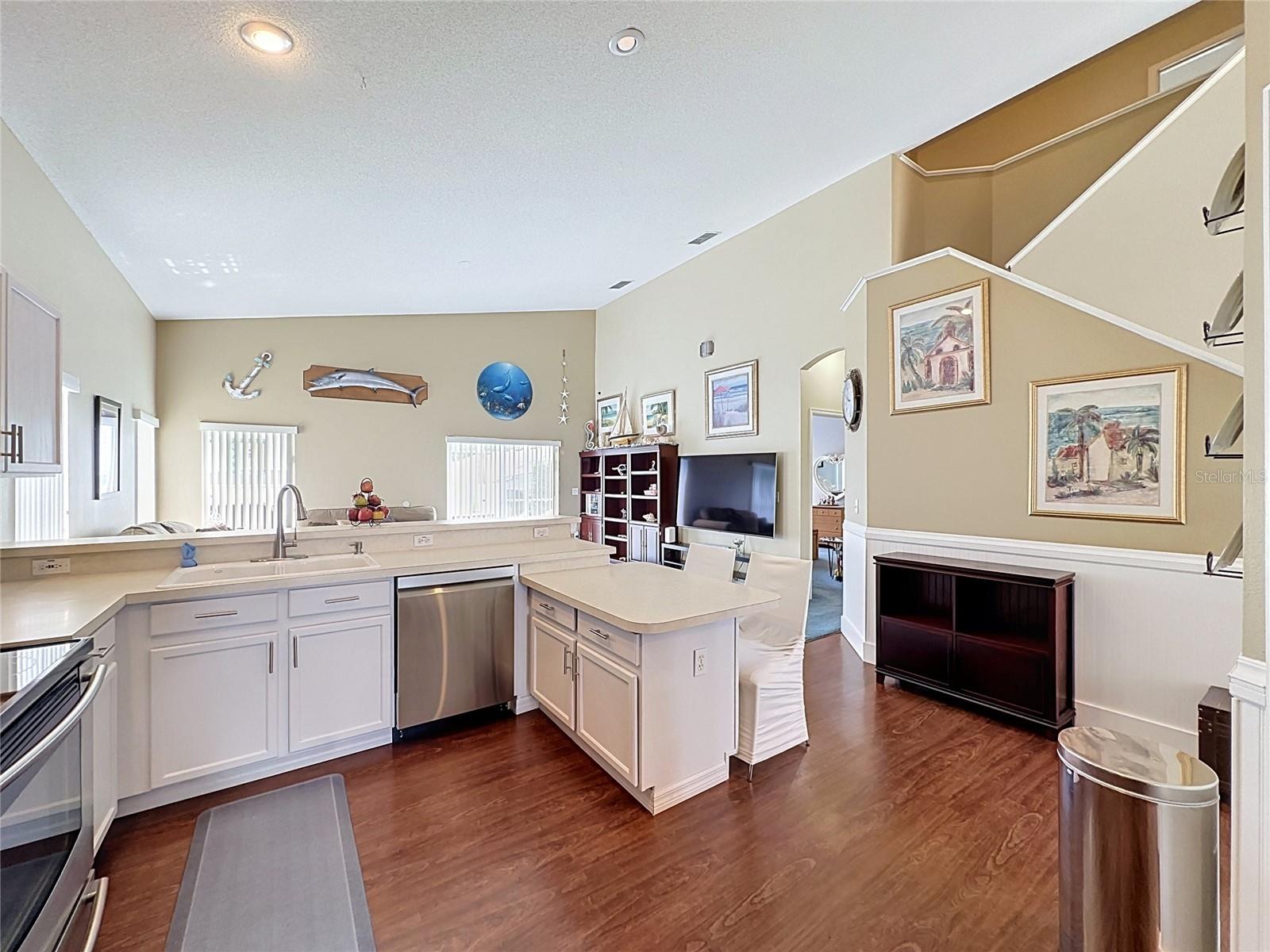 208 CASTLEMAIN CIRCLE