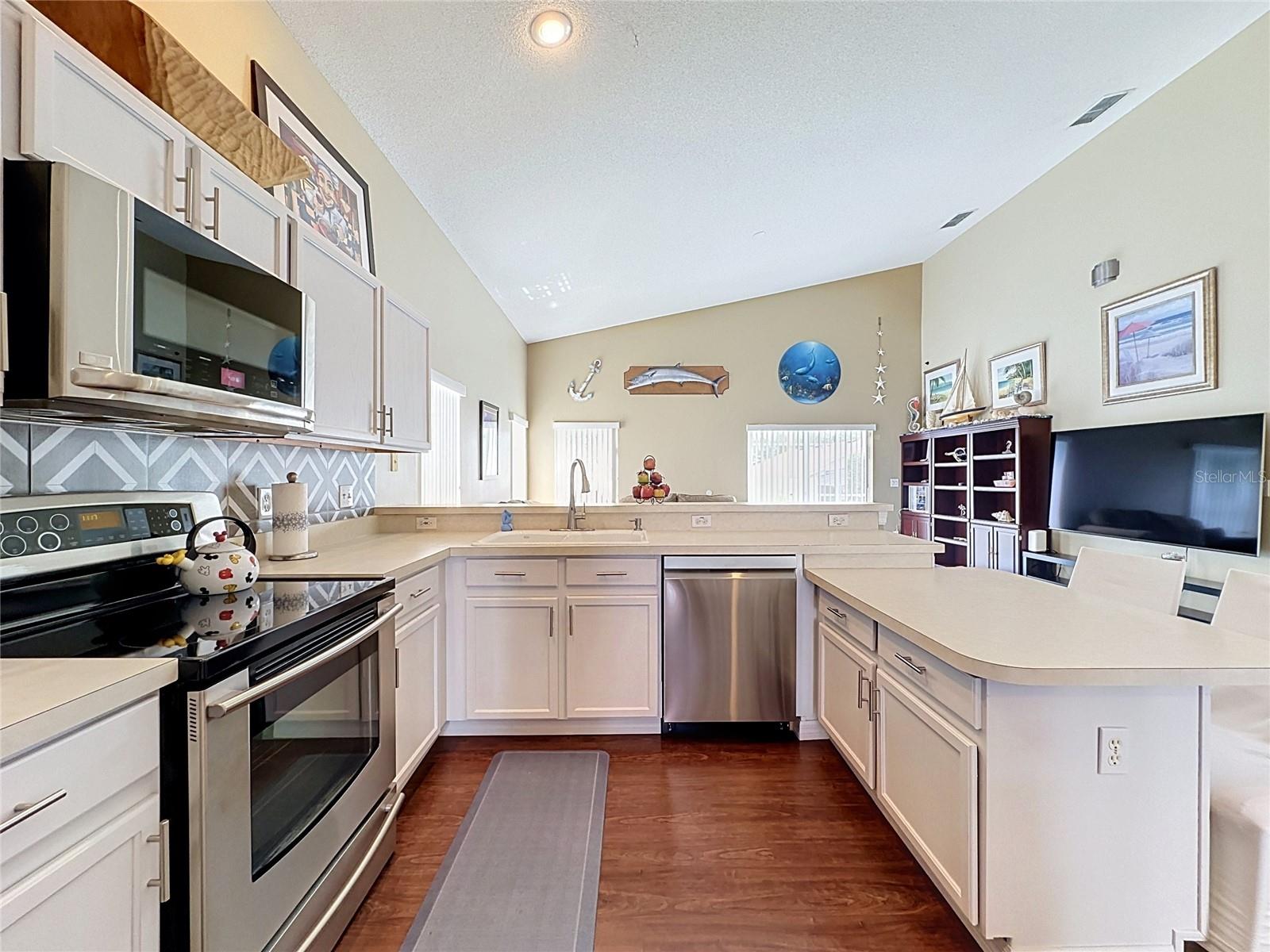 208 CASTLEMAIN CIRCLE