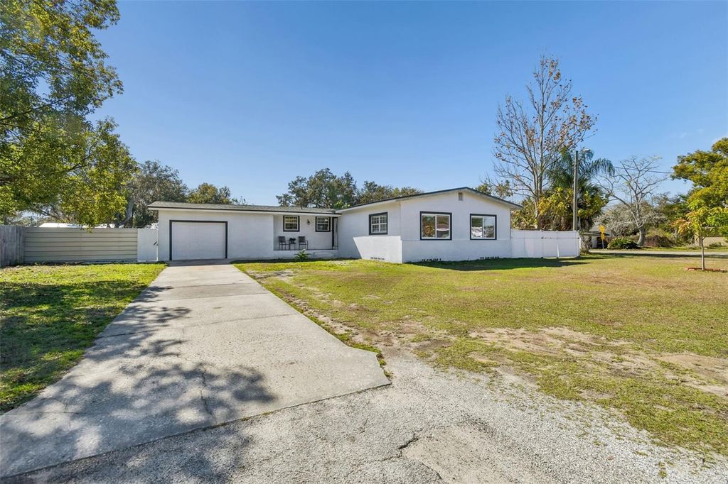 Photo of 2109 Oakland Drive, Brandon, FL 33510 (MLS # TB8470999)