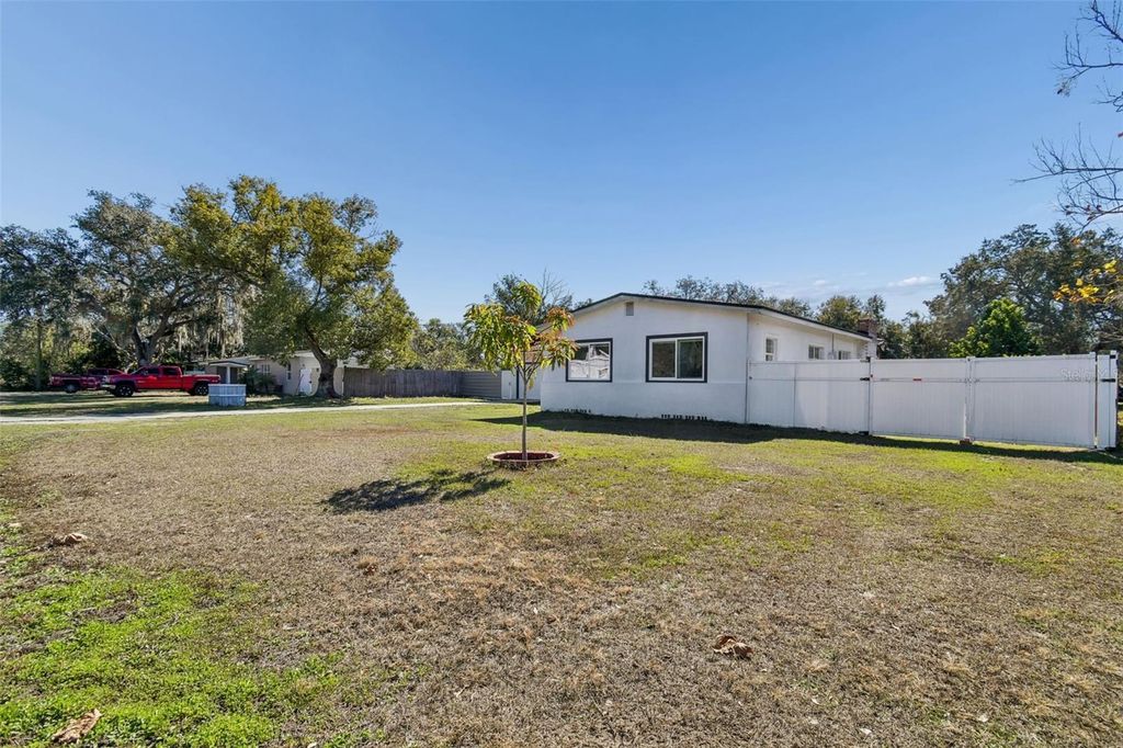 Photo of 2109 Oakland Drive, Brandon, FL 33510 (MLS # TB8470999)