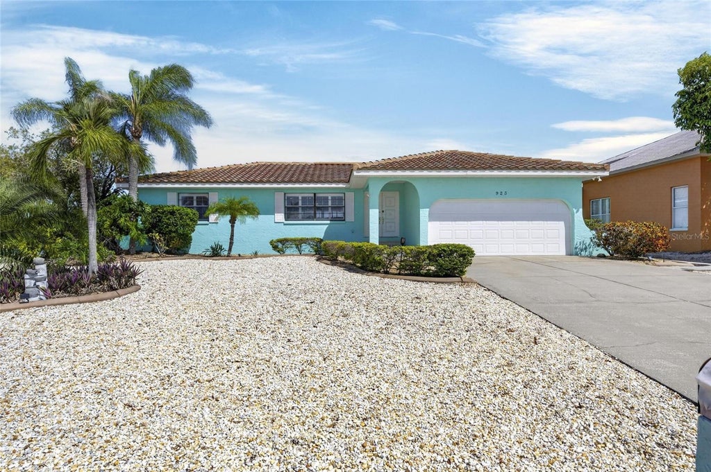 Photo of 923 Golf Island Drive, Apollo Beach, FL 33572 (MLS # TB8532434)