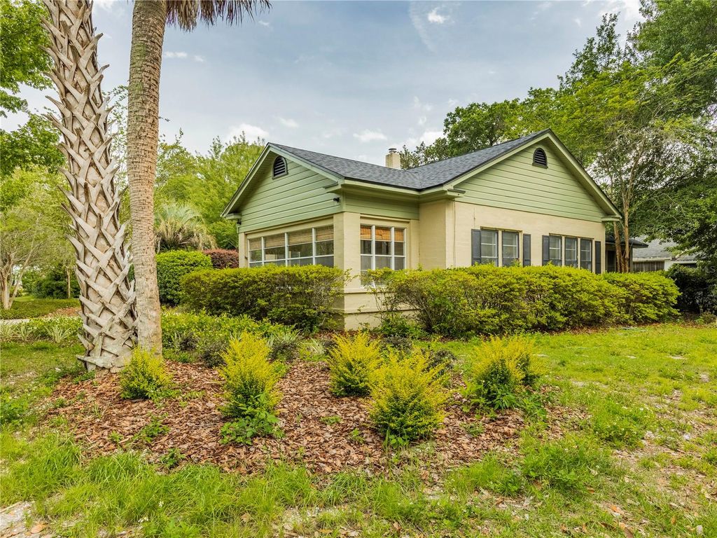 Photo of 501 NE 8th Avenue, Gainesville, FL 32601 (MLS # GC540000)