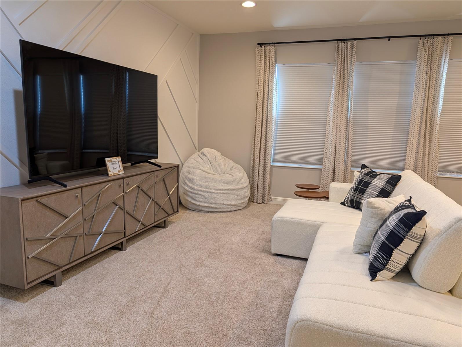 MANORS AT FOREST GLEN - Residential