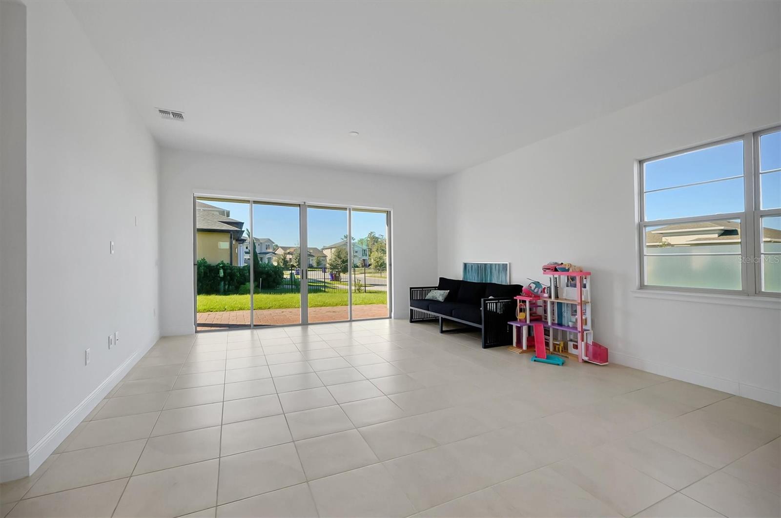 TWIN LAKES PH 8 - Residential