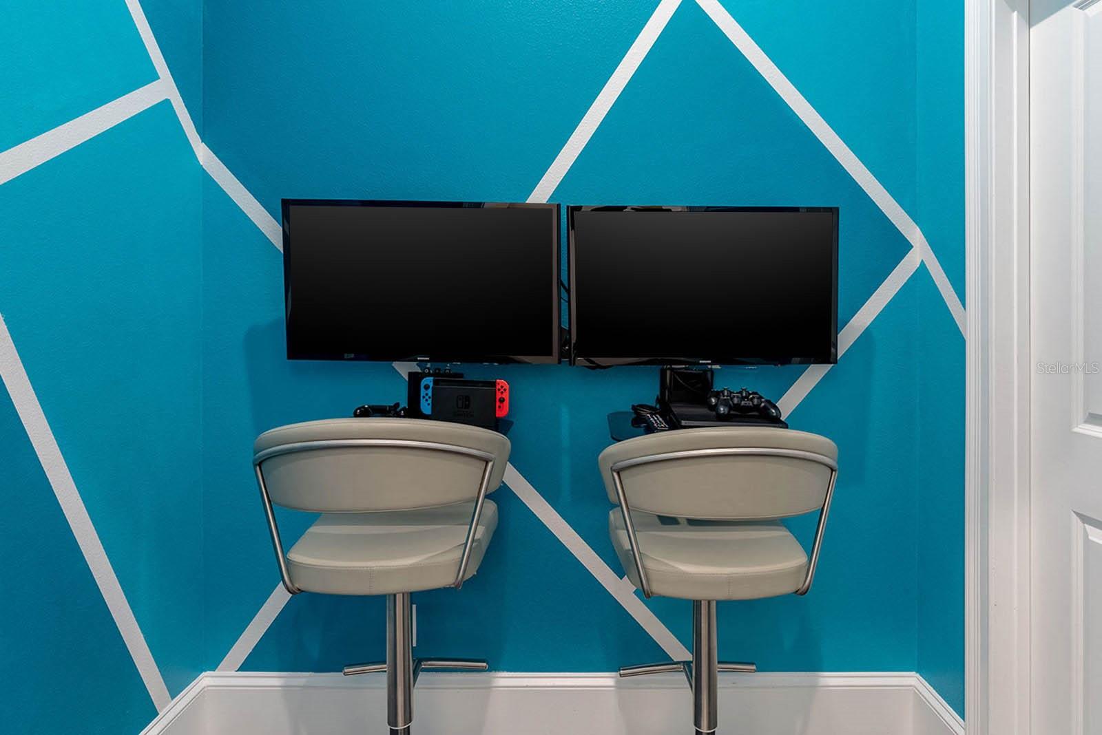 REUNION WEST VLGS NORTH - Residential