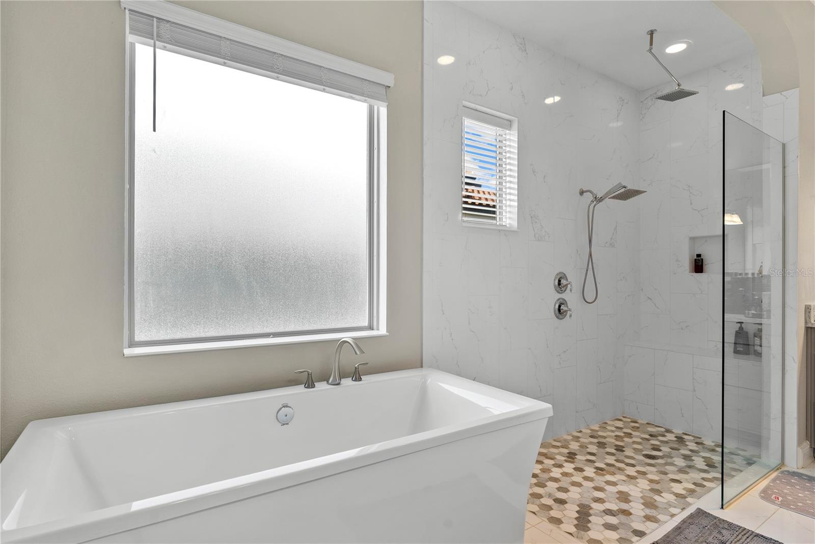 WATERSIDE ON JOHNS LAKE - Residential