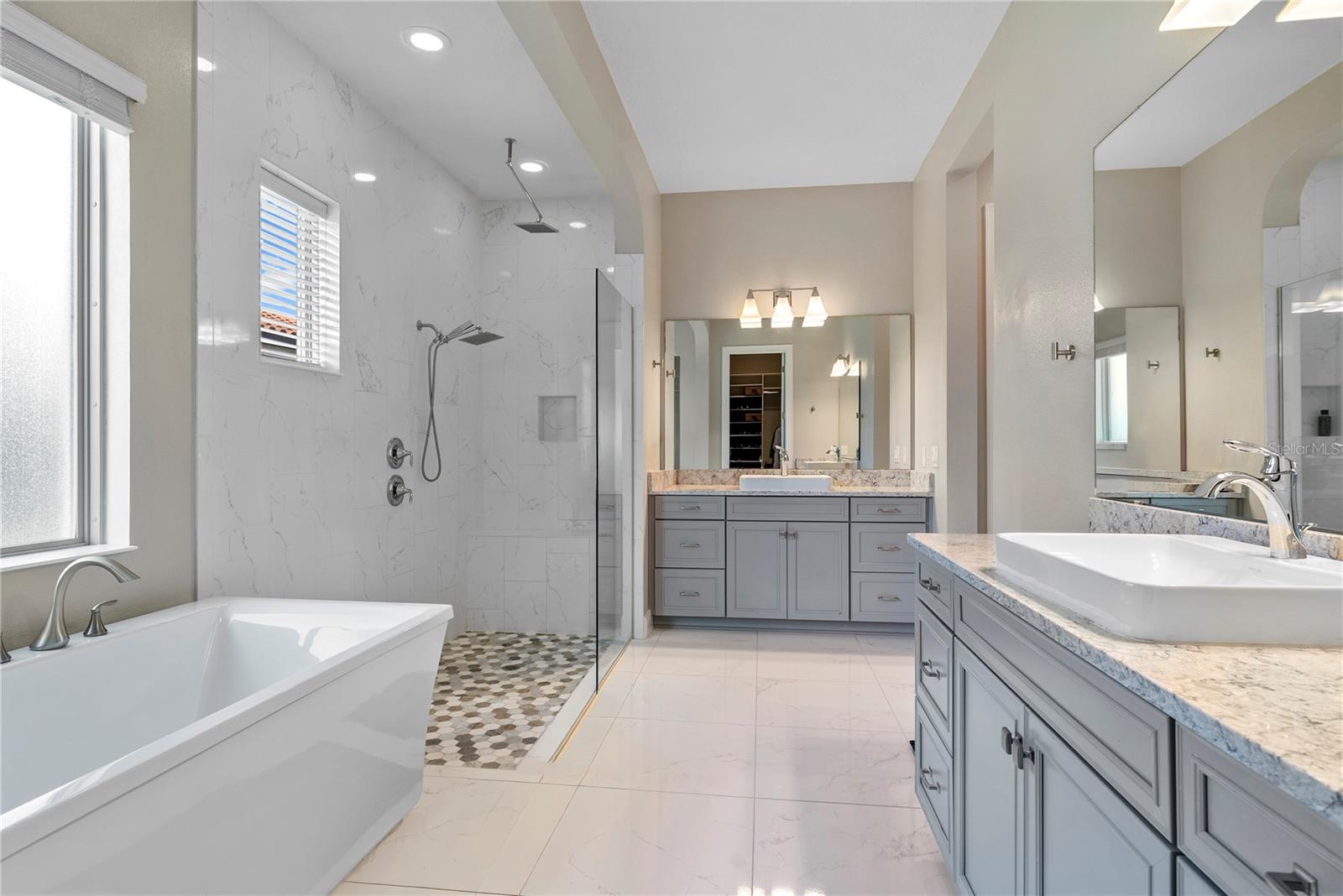 WATERSIDE ON JOHNS LAKE - Residential