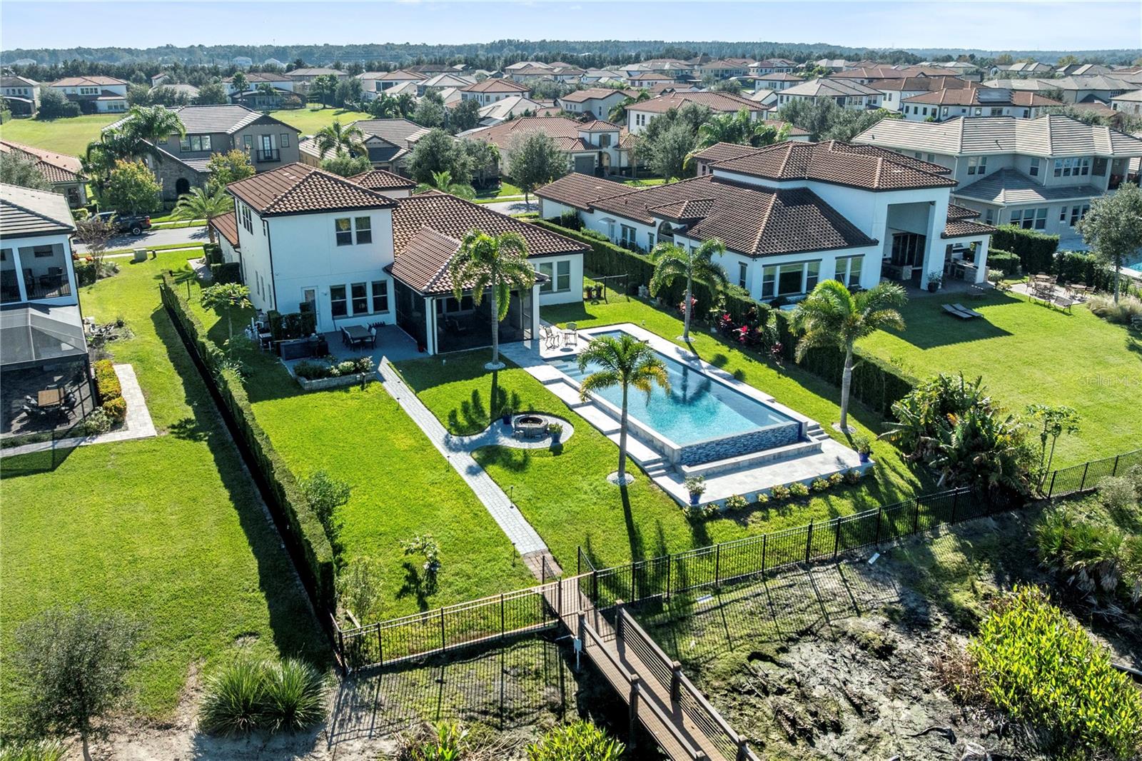 WATERSIDE ON JOHNS LAKE - Residential
