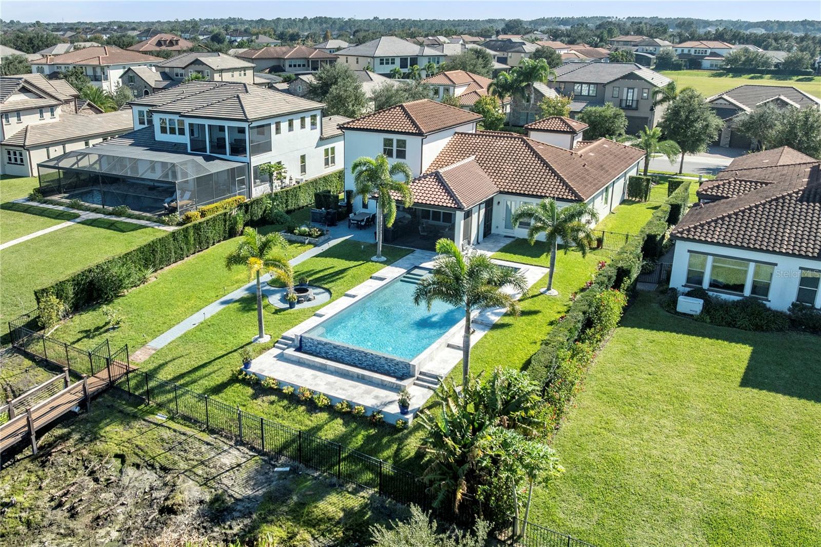 WATERSIDE ON JOHNS LAKE - Residential