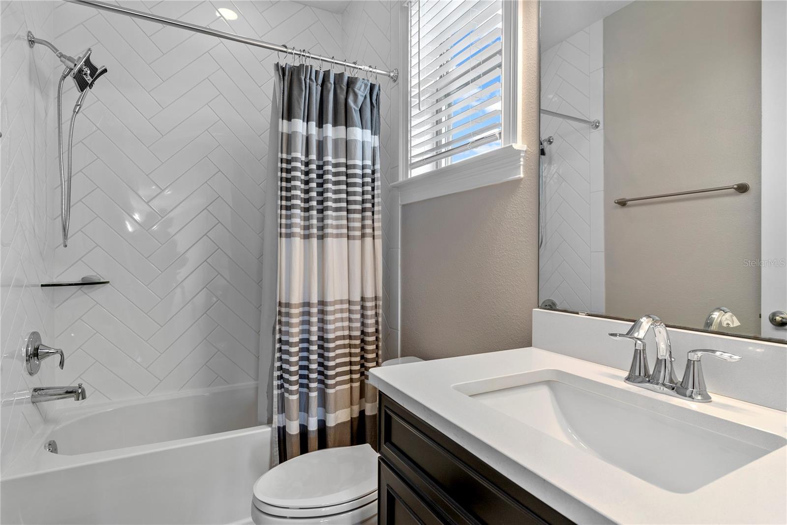 WATERSIDE ON JOHNS LAKE - Residential