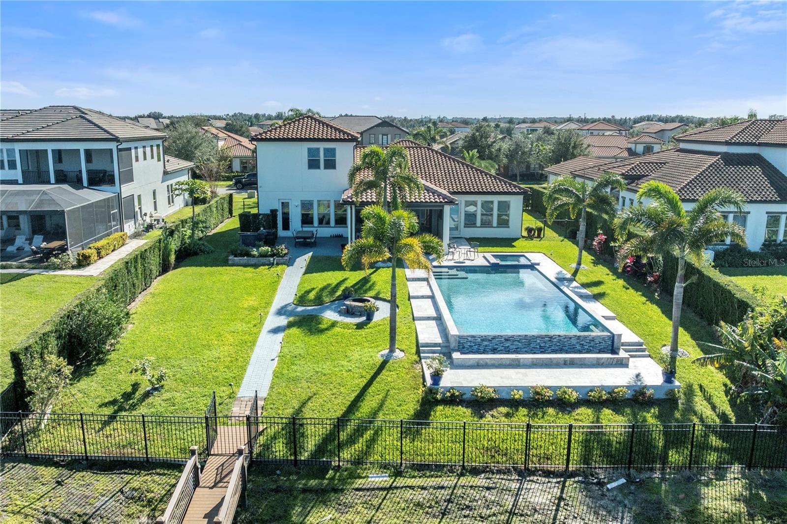 WATERSIDE ON JOHNS LAKE - Residential