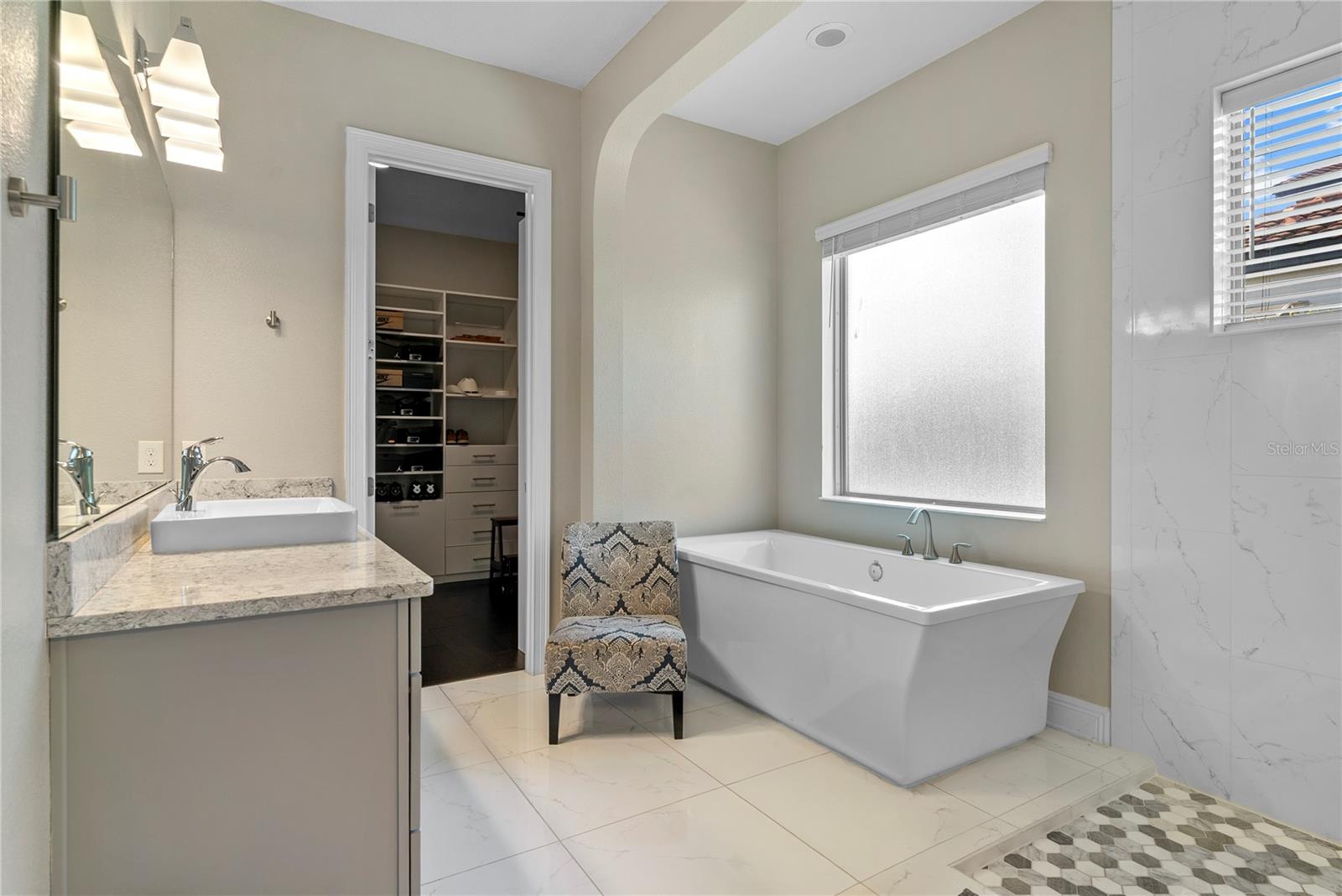 WATERSIDE ON JOHNS LAKE - Residential