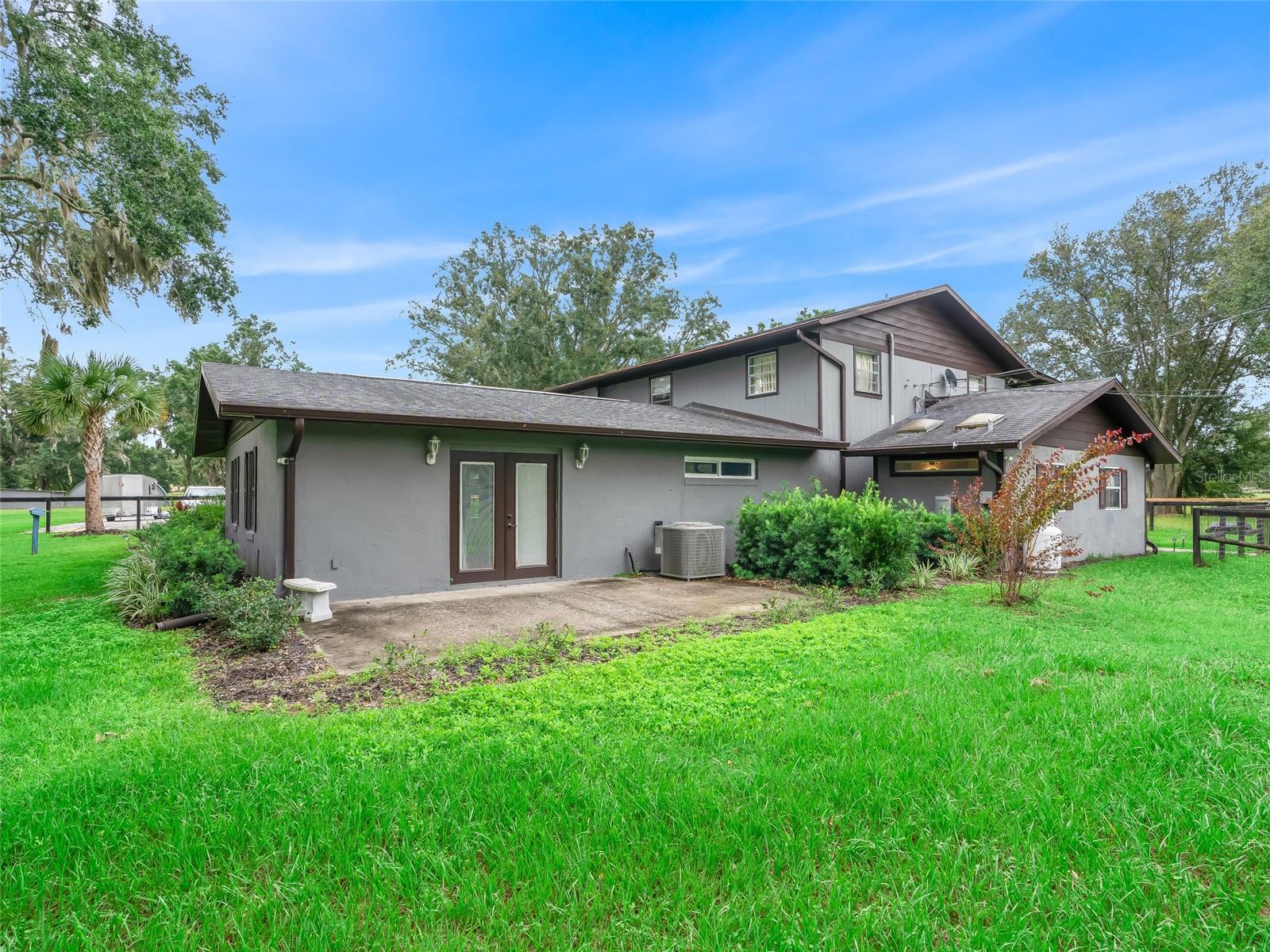 ROUTE 40 RANCHETTES - Residential
