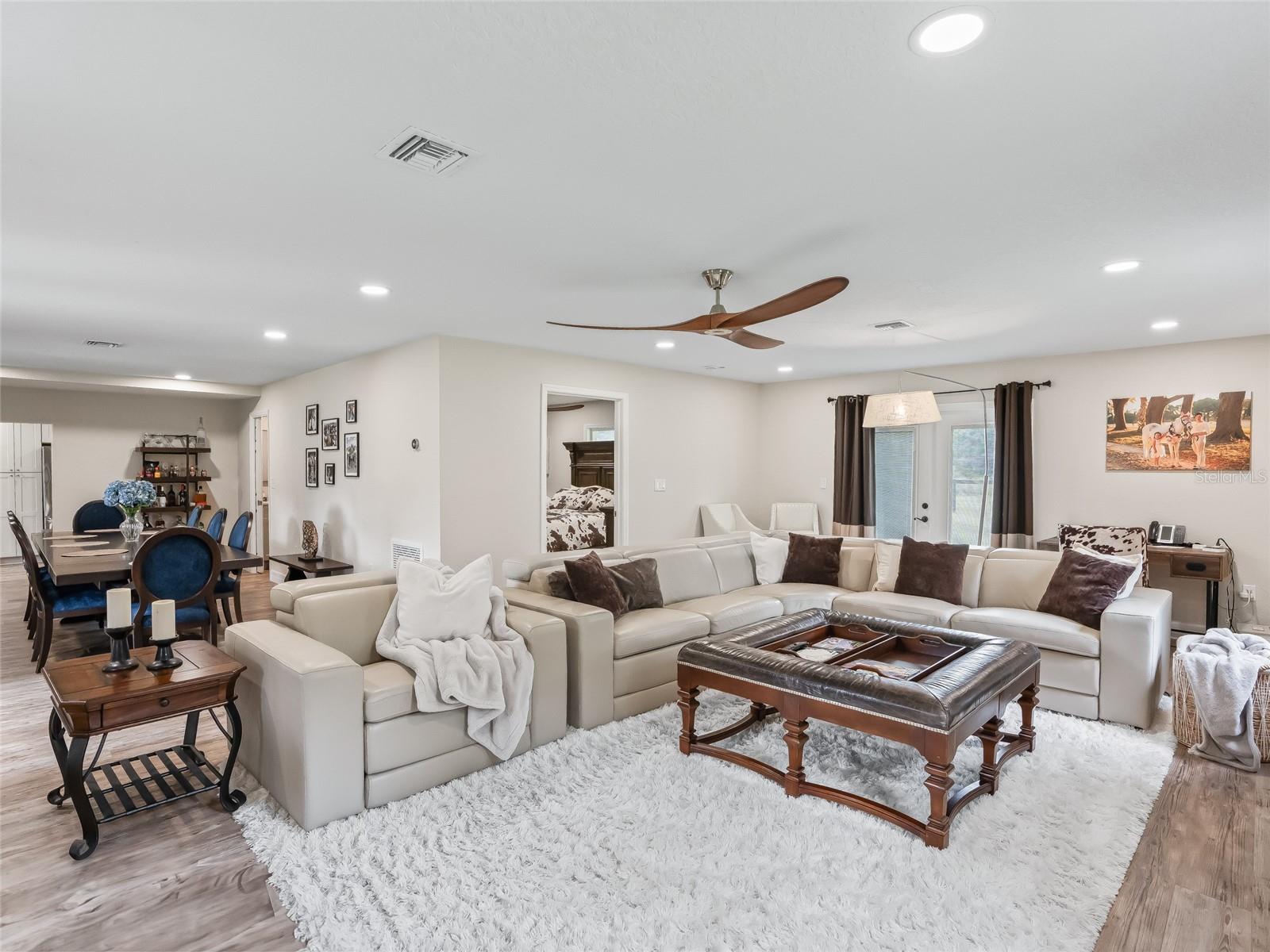 ROUTE 40 RANCHETTES - Residential
