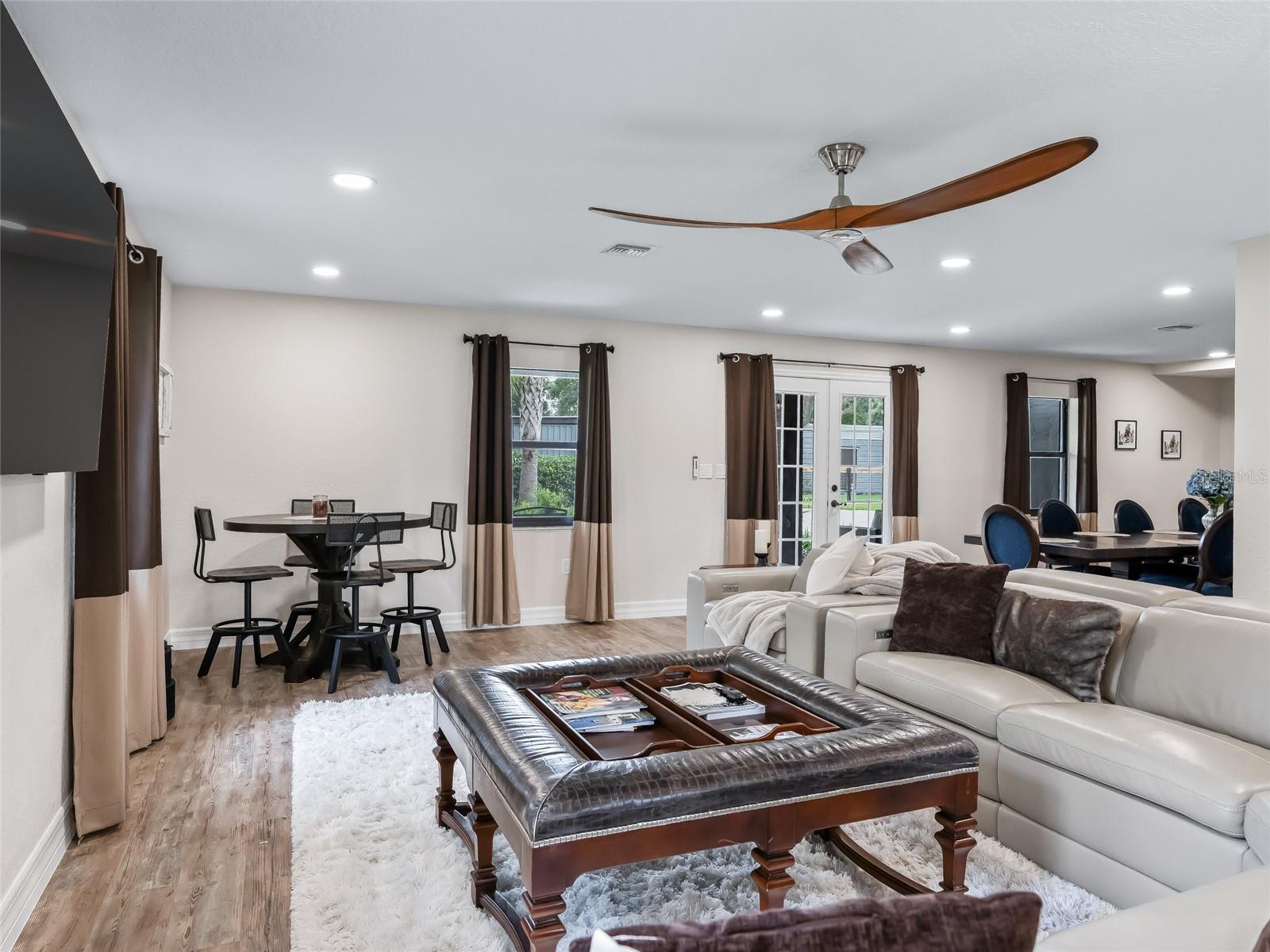 ROUTE 40 RANCHETTES - Residential