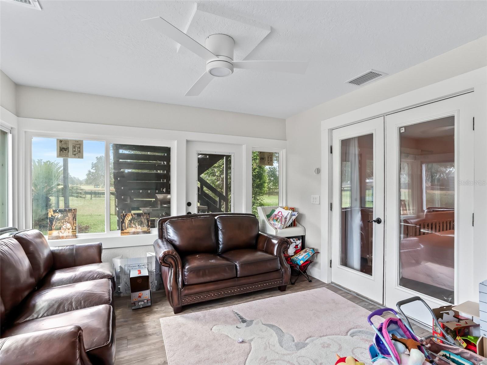ROUTE 40 RANCHETTES - Residential