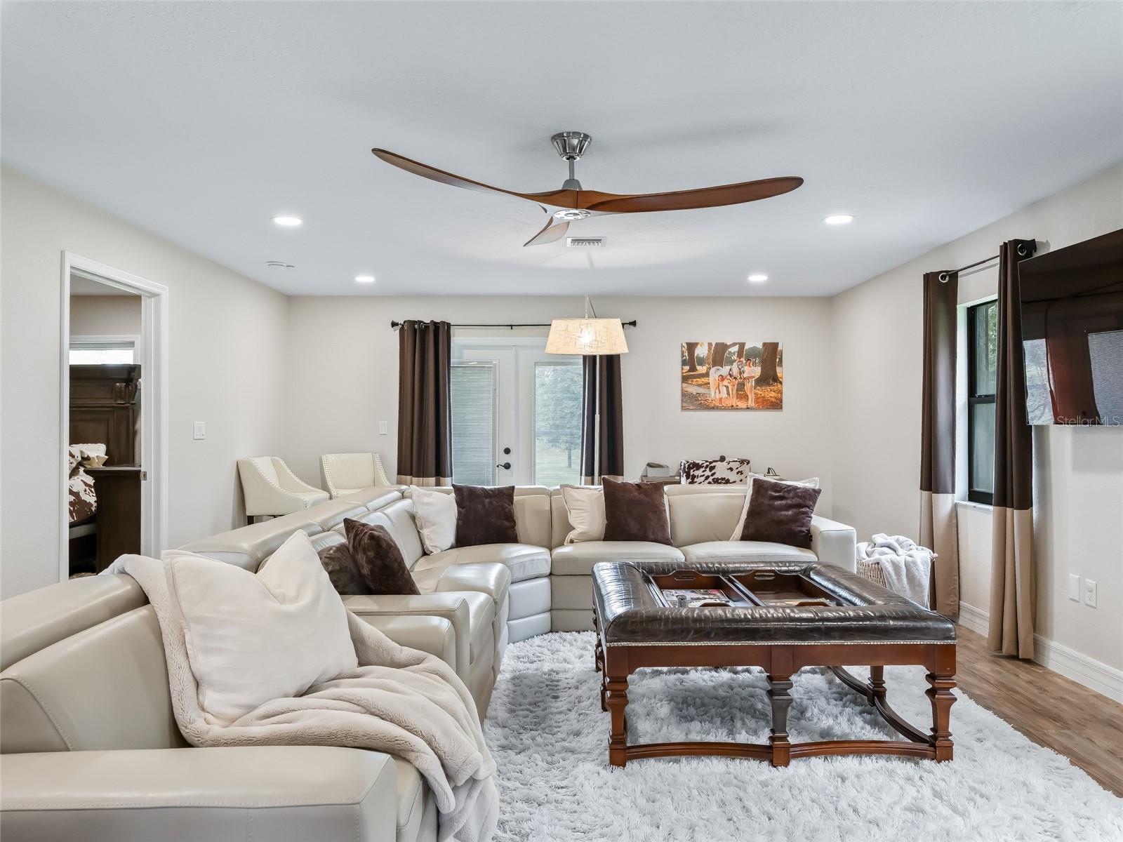 ROUTE 40 RANCHETTES - Residential