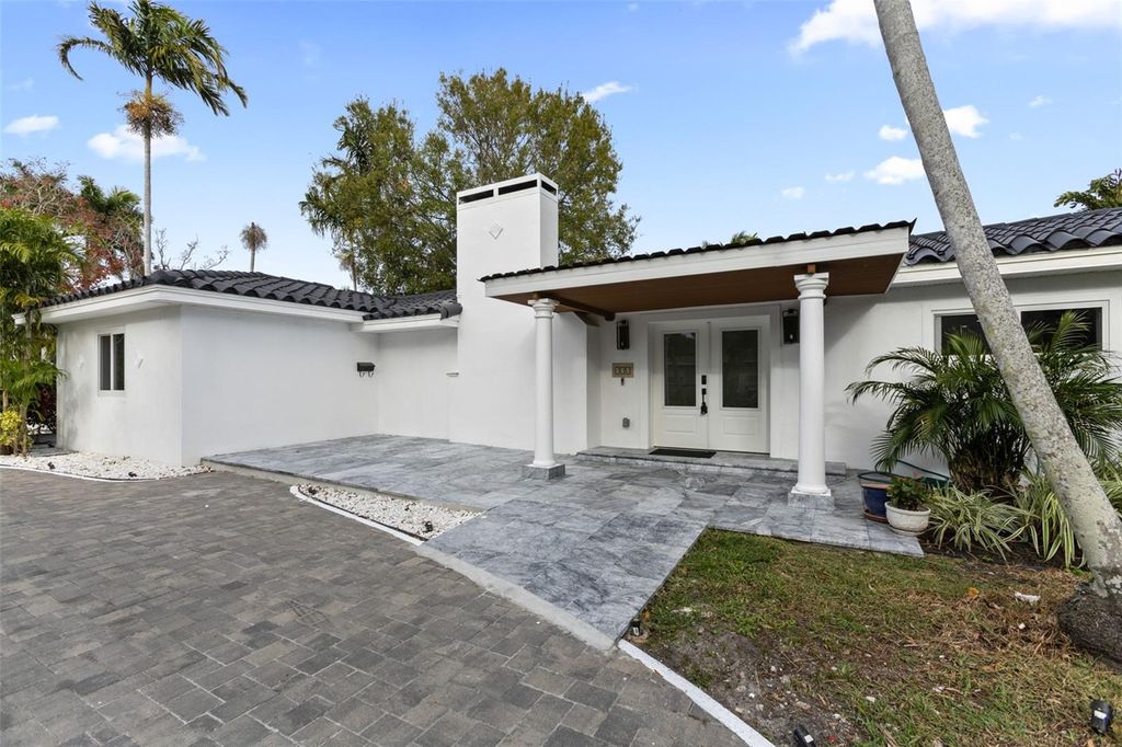 Photo of 131 Toledo Way NE, St Petersburg, FL 33704 (MLS # TB8466483)