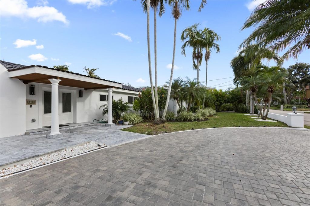 Photo of 131 Toledo Way NE, St Petersburg, FL 33704 (MLS # TB8466483)