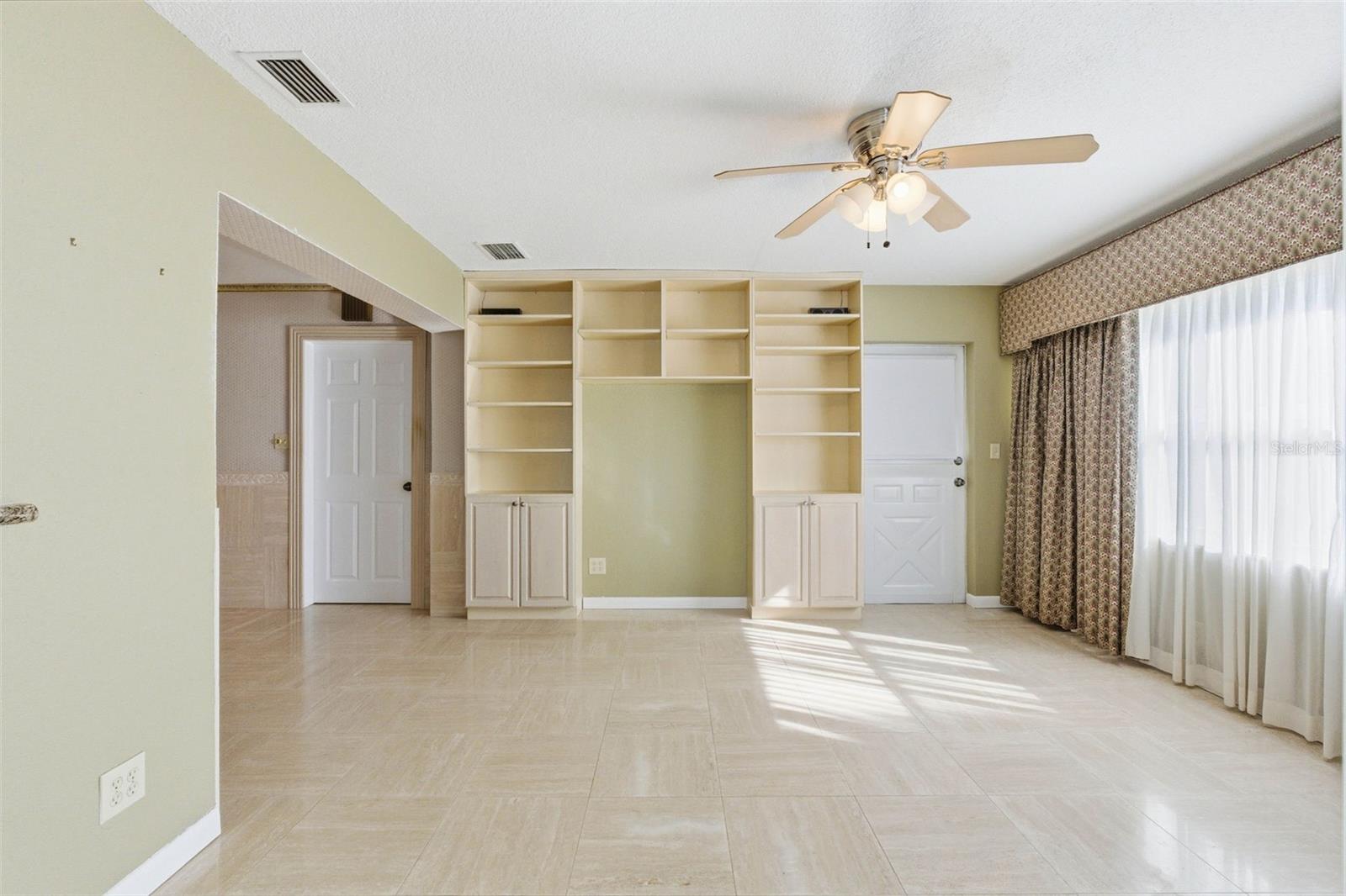 CHATEAUX DE BARDMOOR NO. 1 - Residential