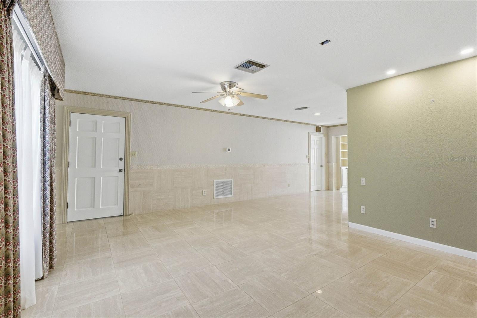 CHATEAUX DE BARDMOOR NO. 1 - Residential