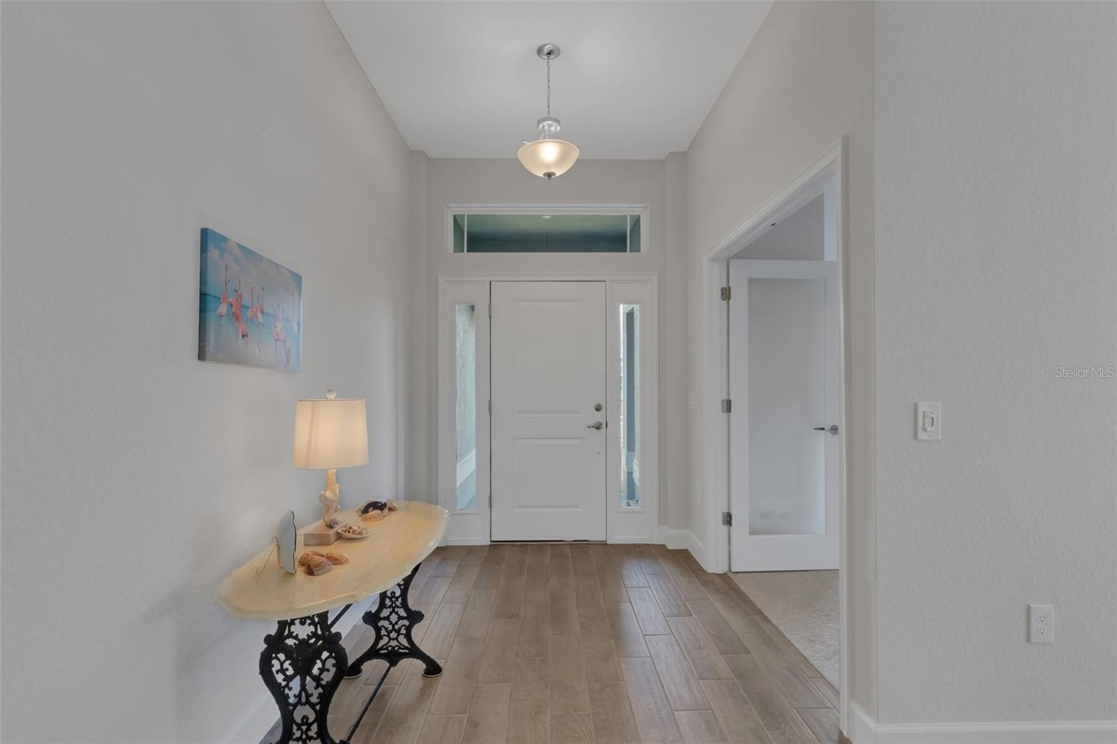 2572 AVERLAND LOOP