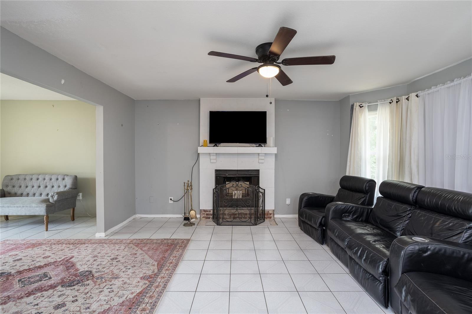 COLONY - Residential