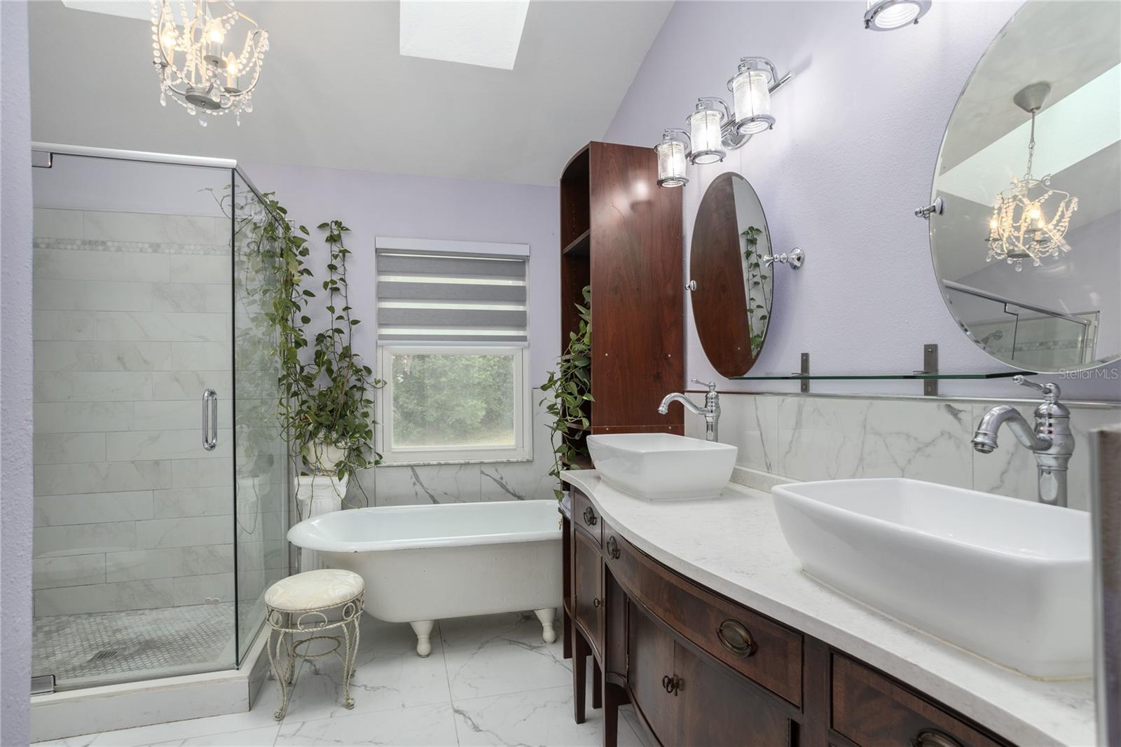 COLONY - Residential