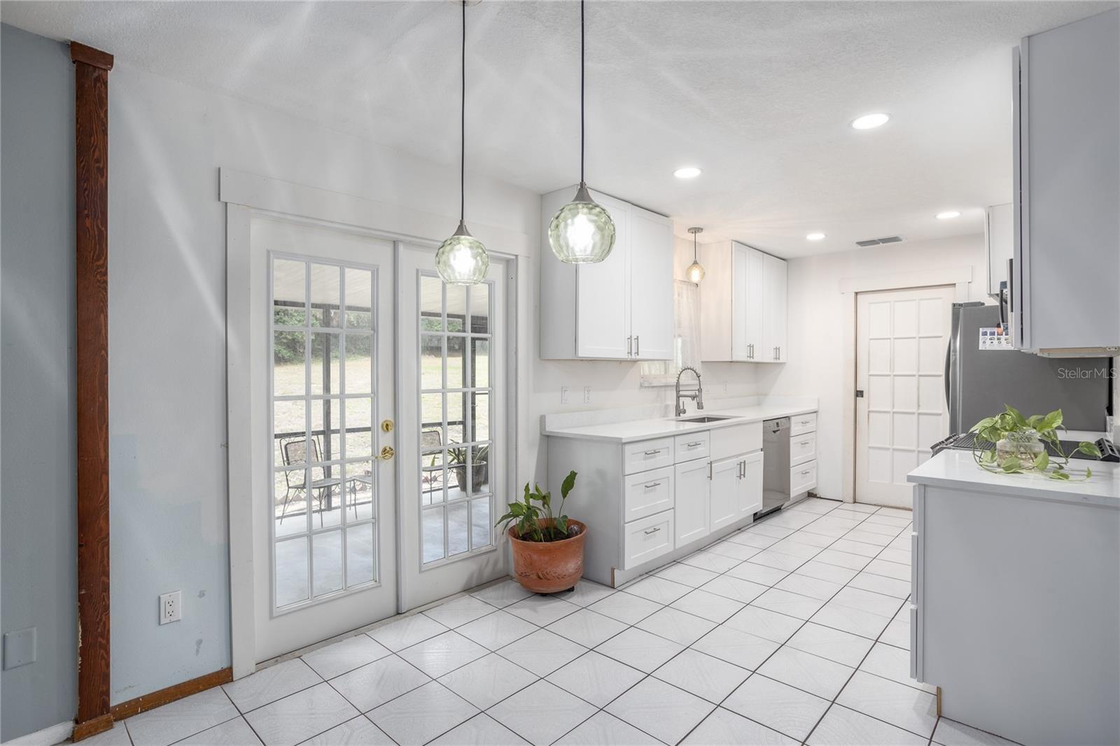 COLONY - Residential