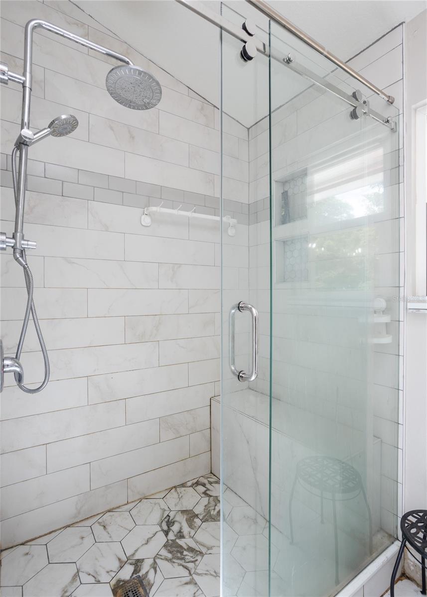 COLONY - Residential