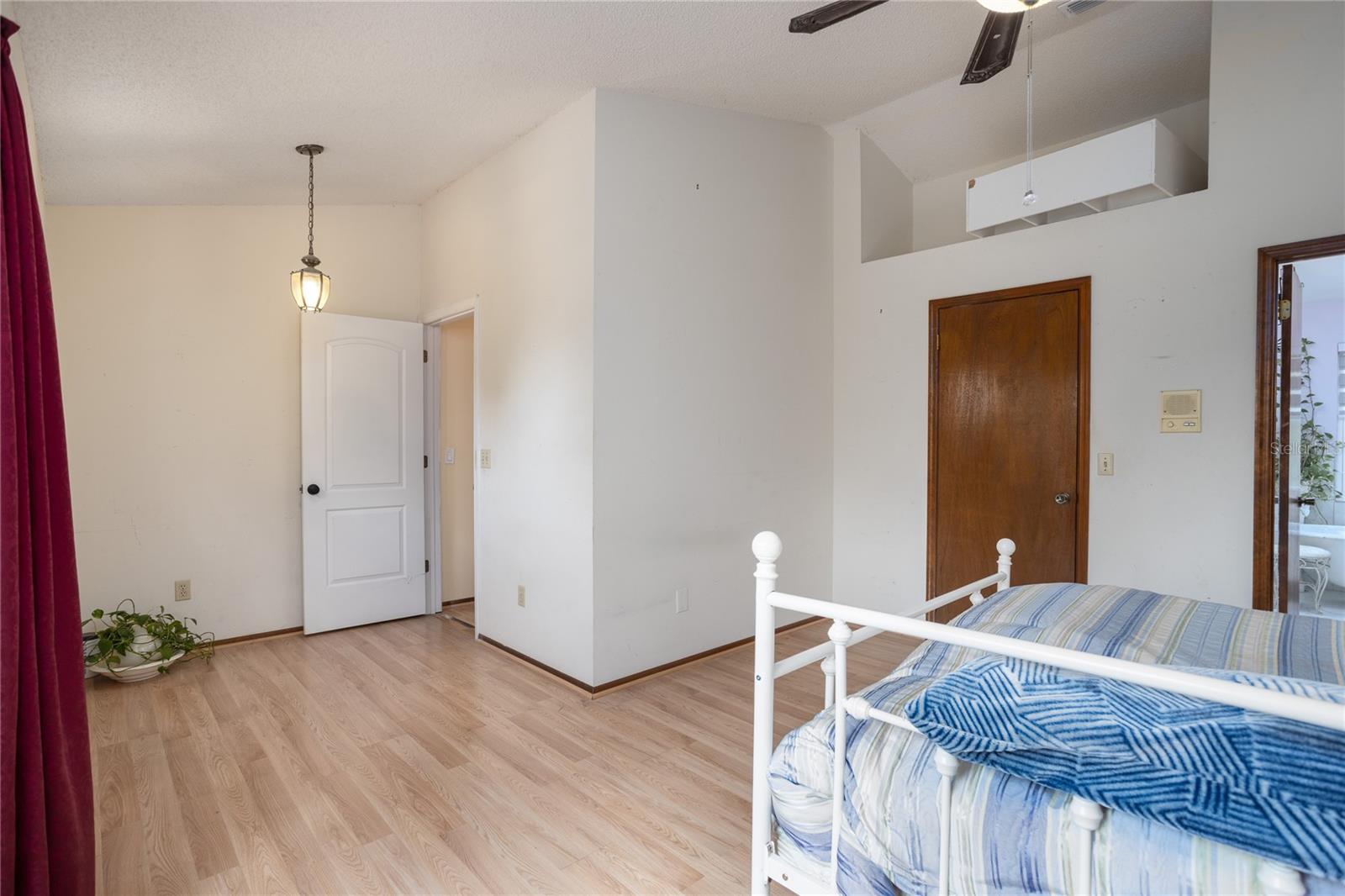 COLONY - Residential