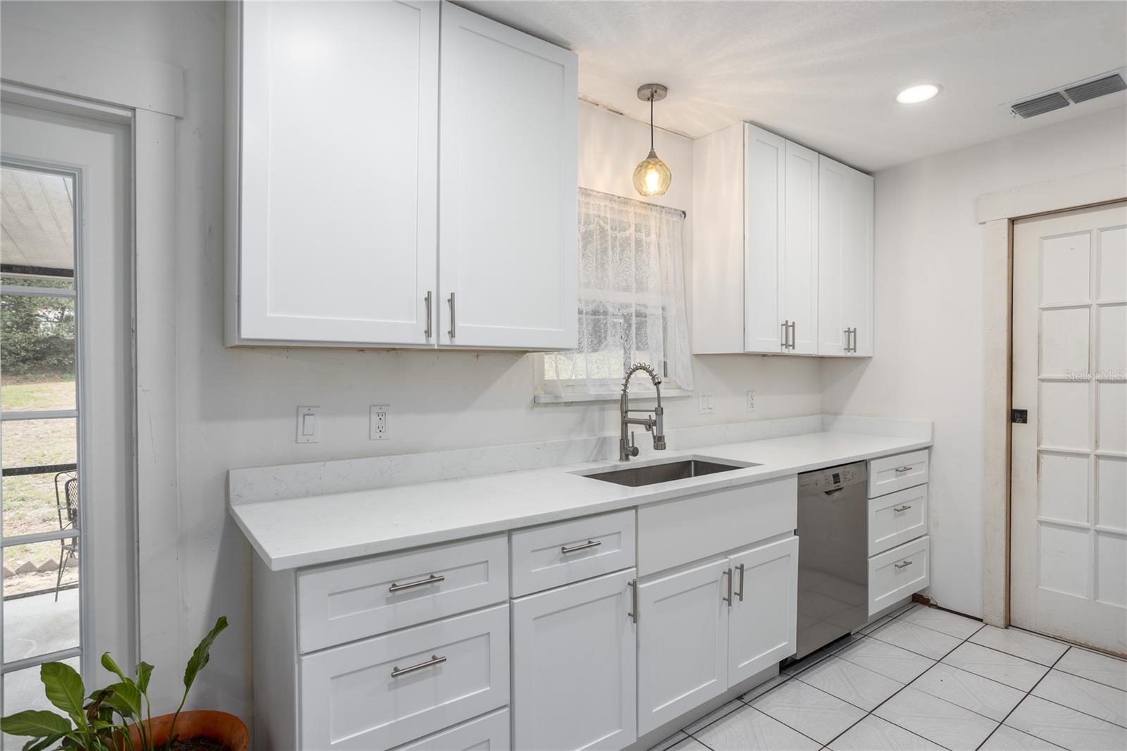 COLONY - Residential