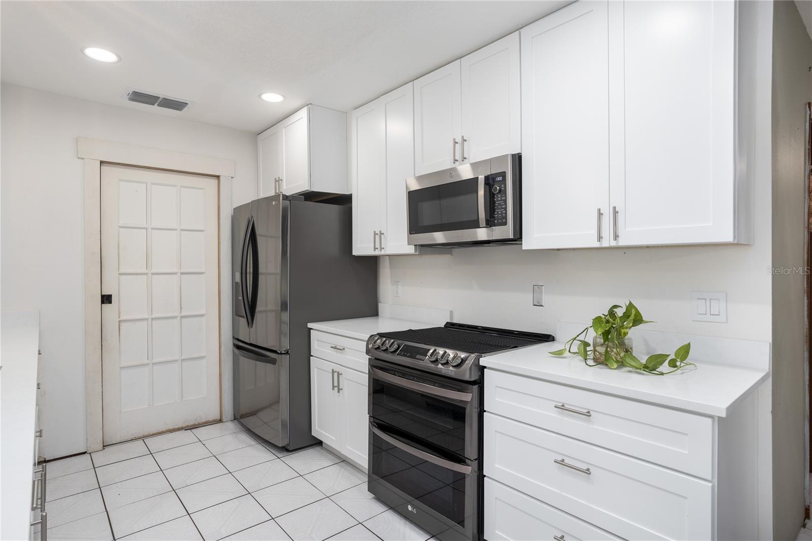 COLONY - Residential