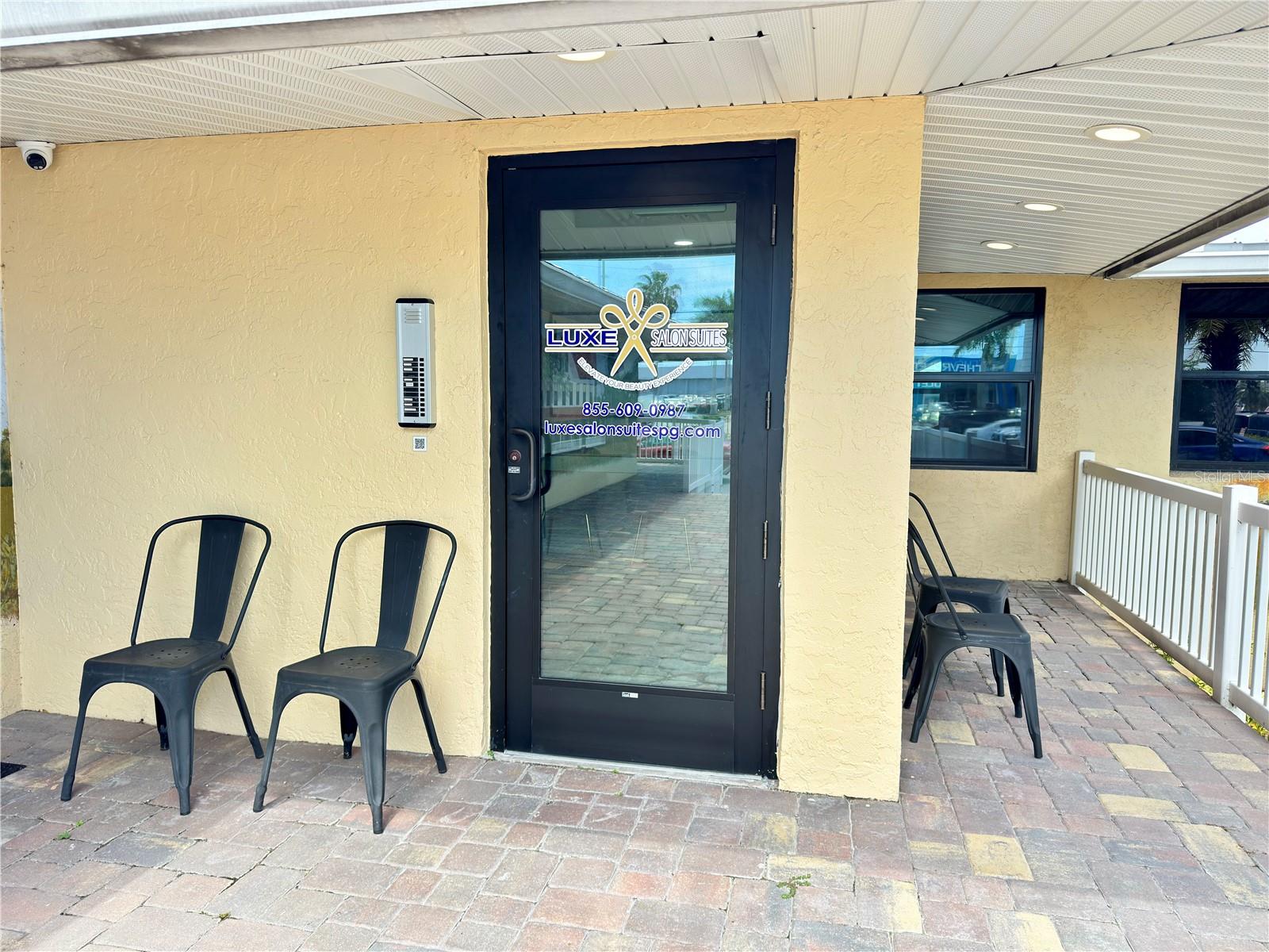 1900 TAMIAMI TRAIL C & D