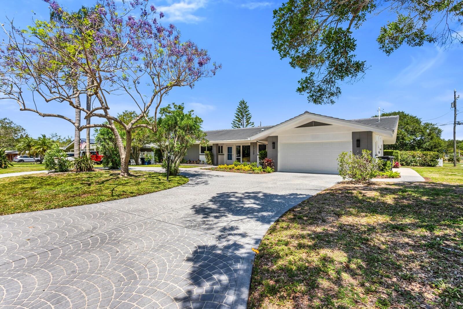 1720 BRENTWOOD DRIVE