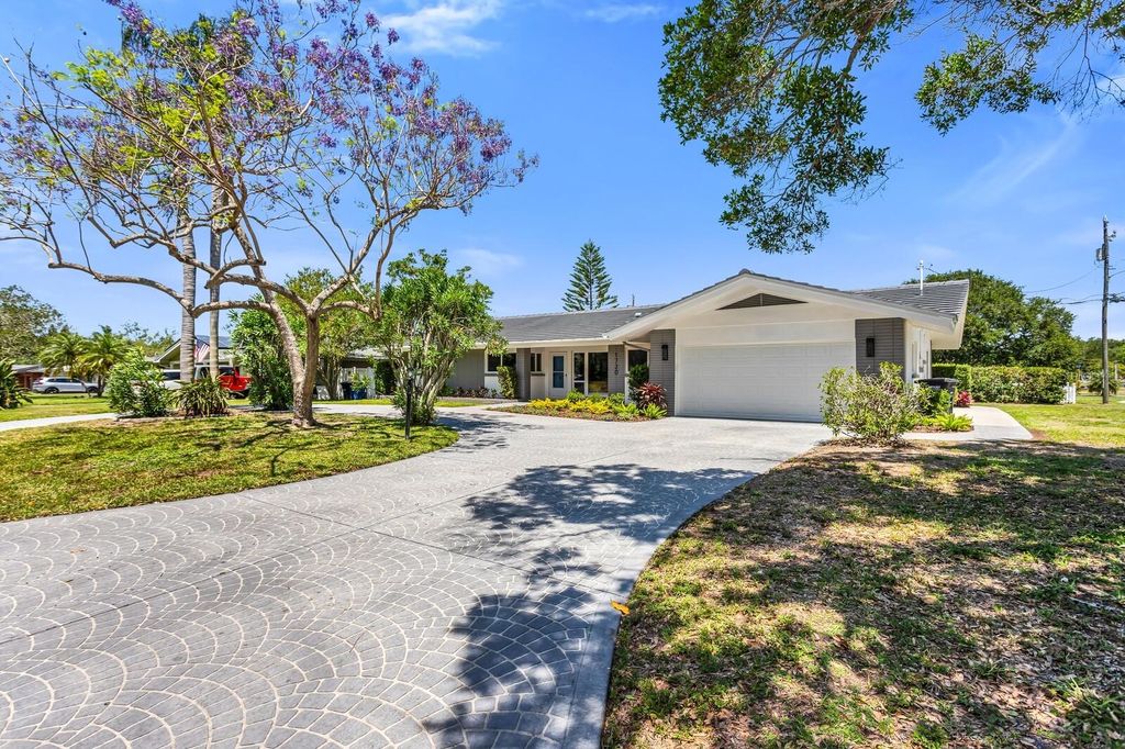 Photo of 1720 Brentwood Drive, Clearwater, FL 33756 (MLS # TB8500892)