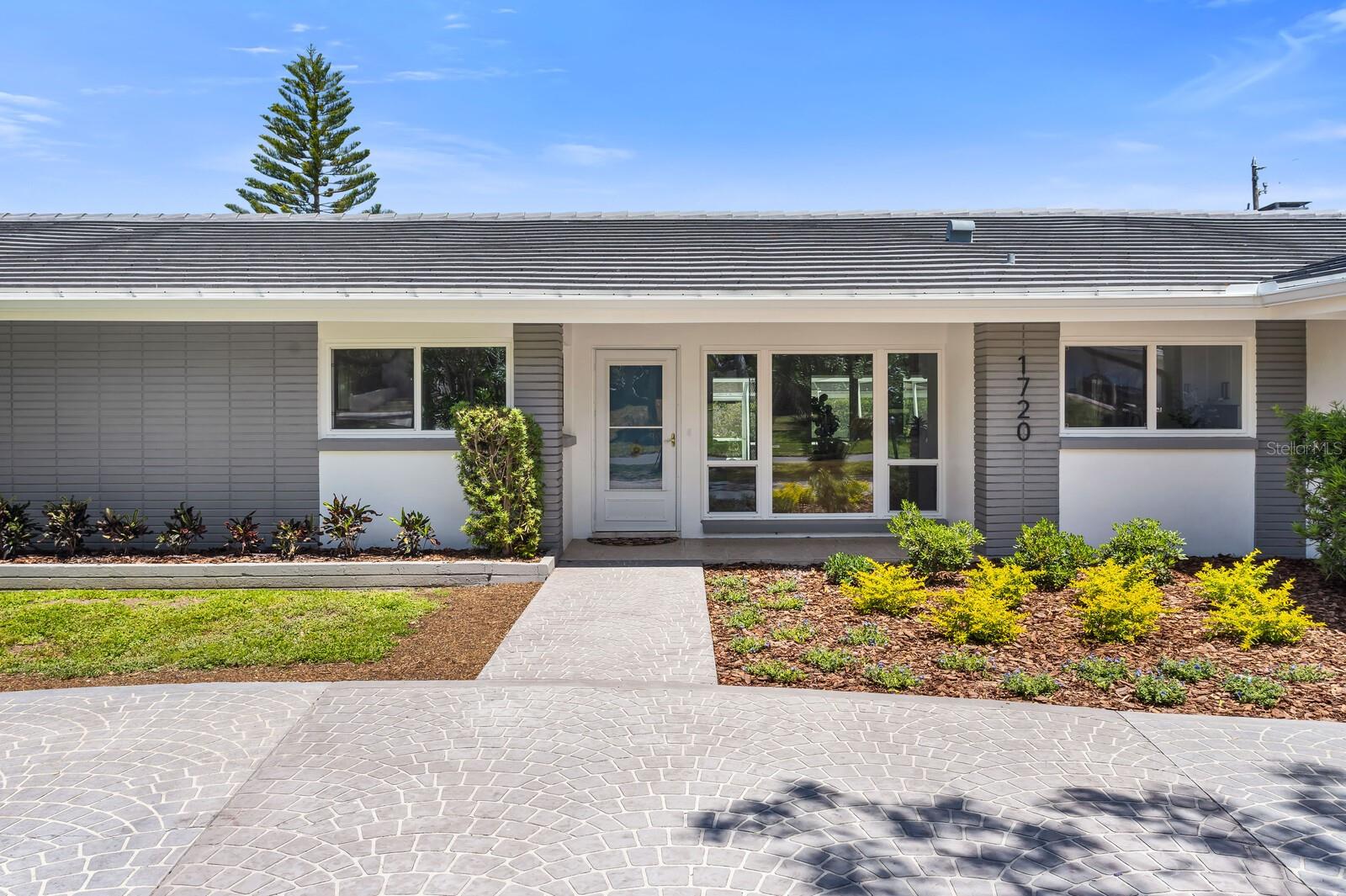 1720 BRENTWOOD DRIVE